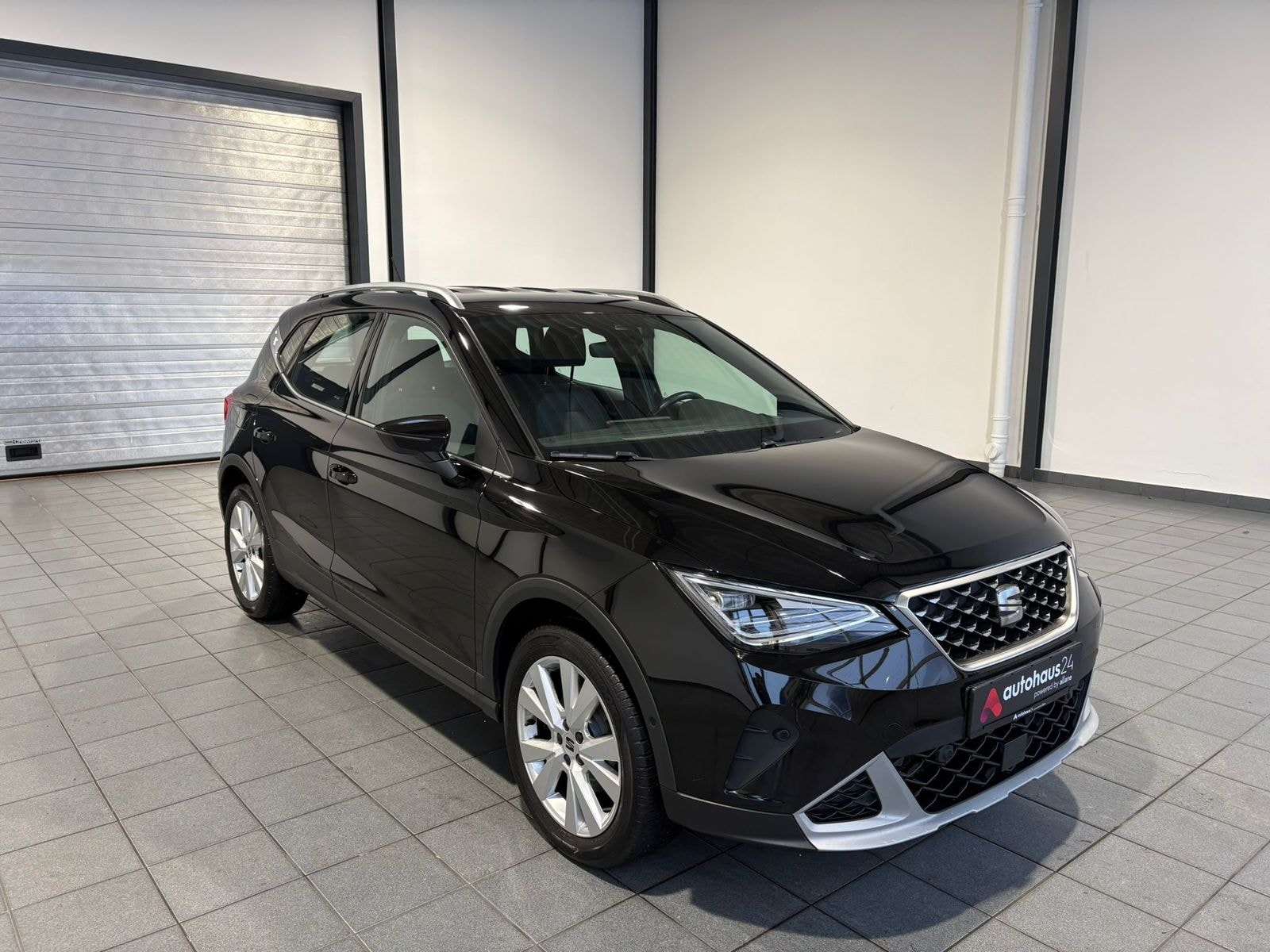 SEAT Arona SUV / Crossover / Geländewagen SEAT Arona 1.0 TSI 81kW Xperience DSG Sports Utility Vehicle #1
