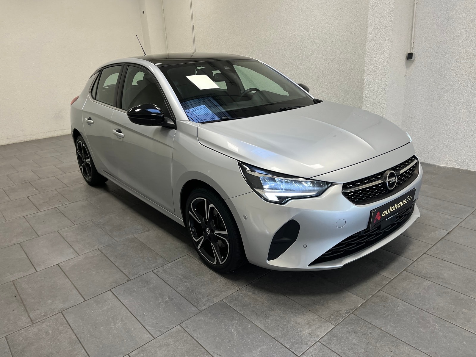 Opel Corsa Limousine OPEL Corsa 1.2 Direct Injection Turbo 74kW Elegance Schräghecklimousine #1