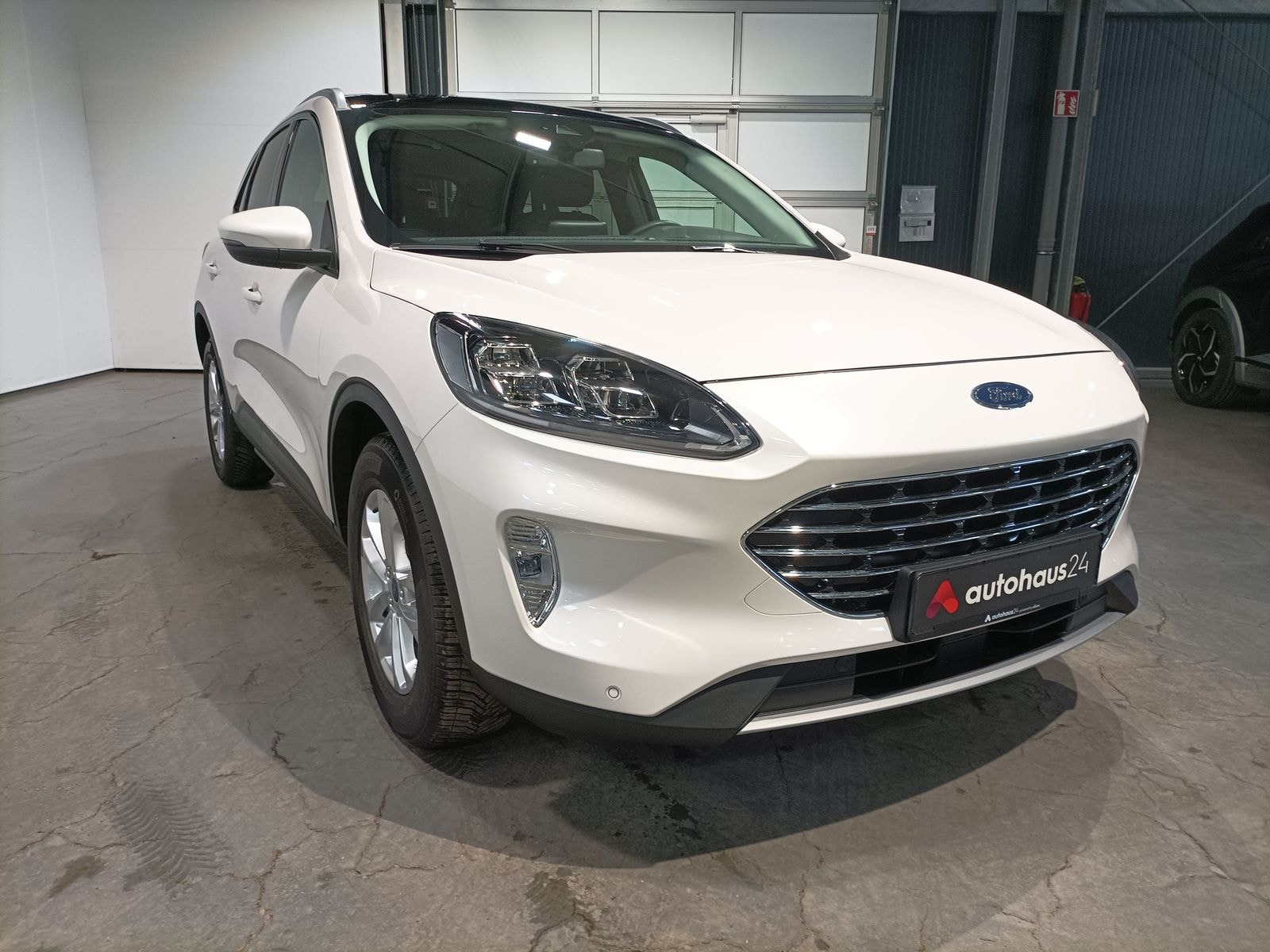 Ford Kuga SUV / Crossover / Geländewagen FORD Kuga 2.5 Duratec FHEV Titanium X CVT Sports Utility Vehicle #1