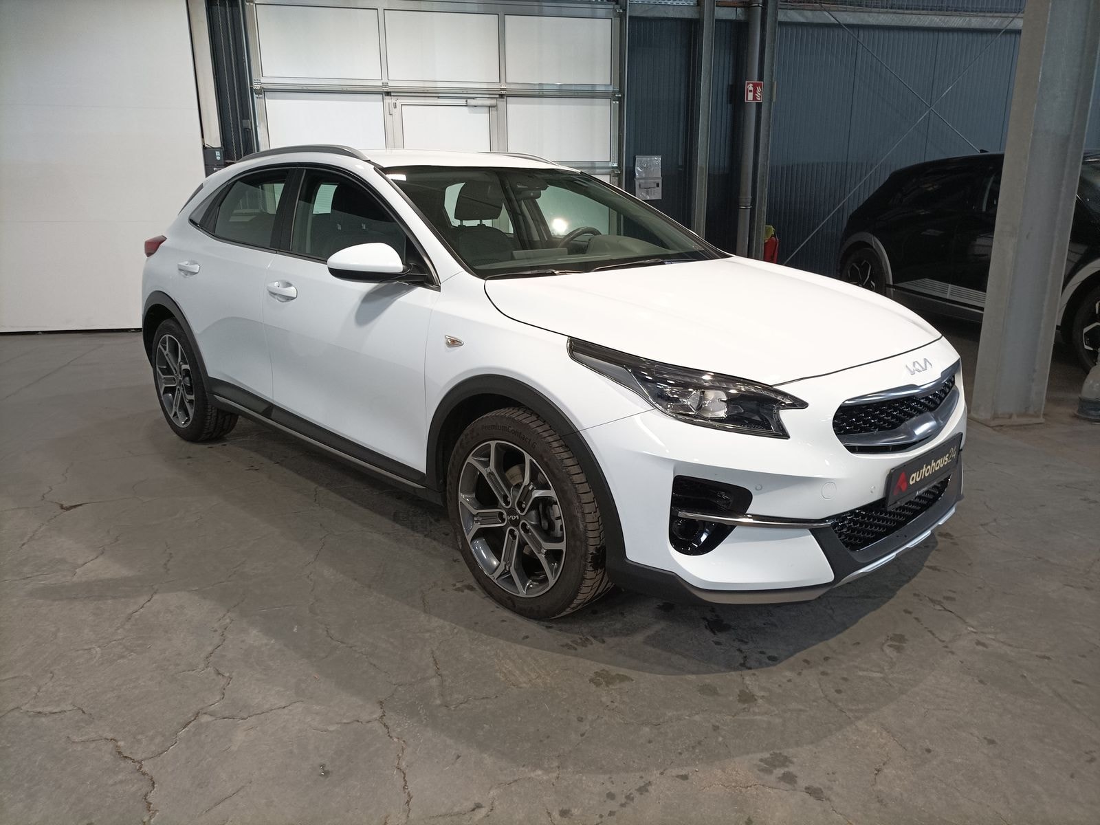 Kia XCeed SUV / Crossover / Geländewagen KIA XCeed 1.5 T-GDI DCT Vision Sports Utility Vehicle #1