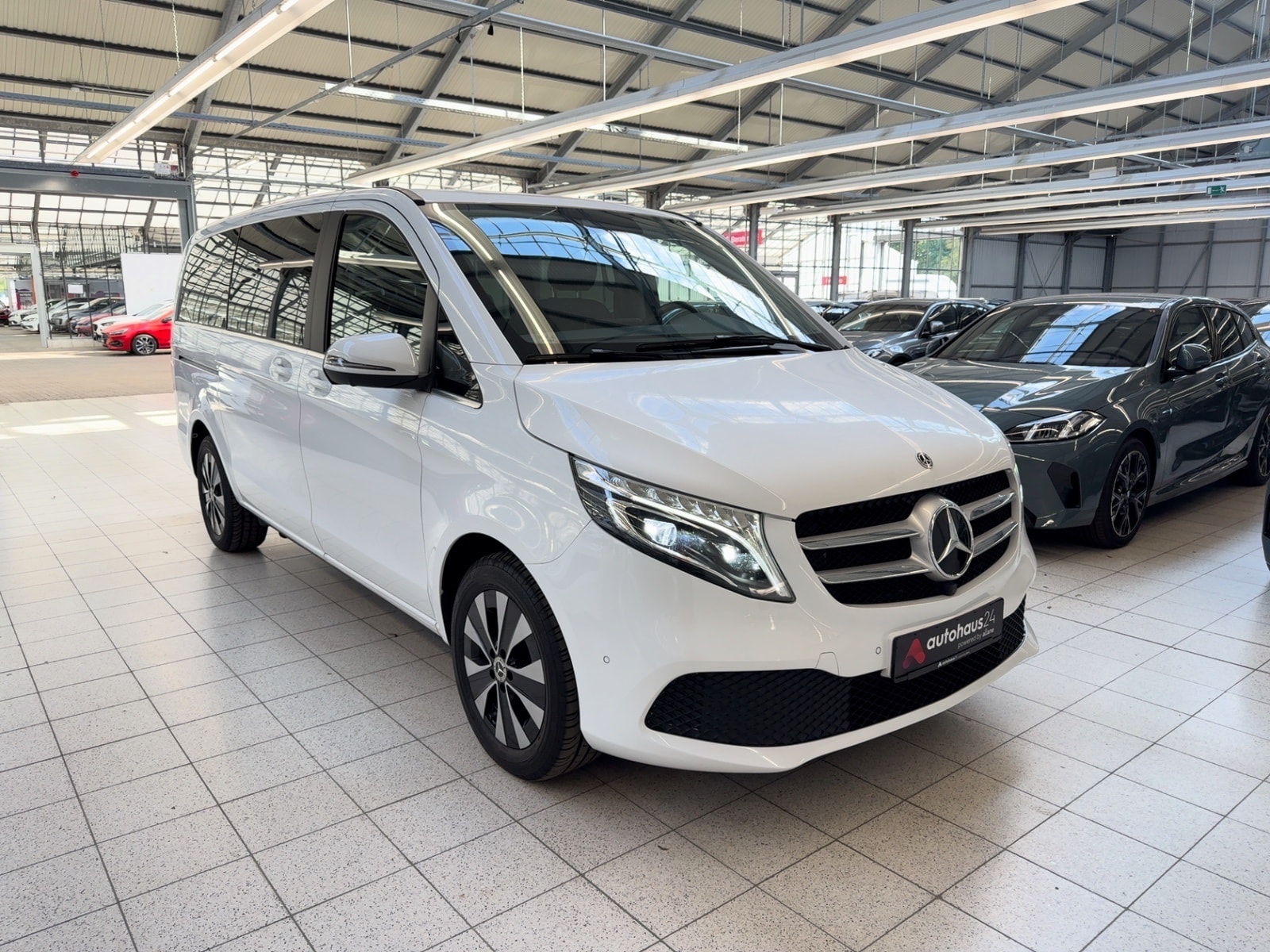 Mercedes-Benz V-Klasse Kleinbus / Van MERCEDES V-Klasse V 220 d AVANTGARDE lang Van #1
