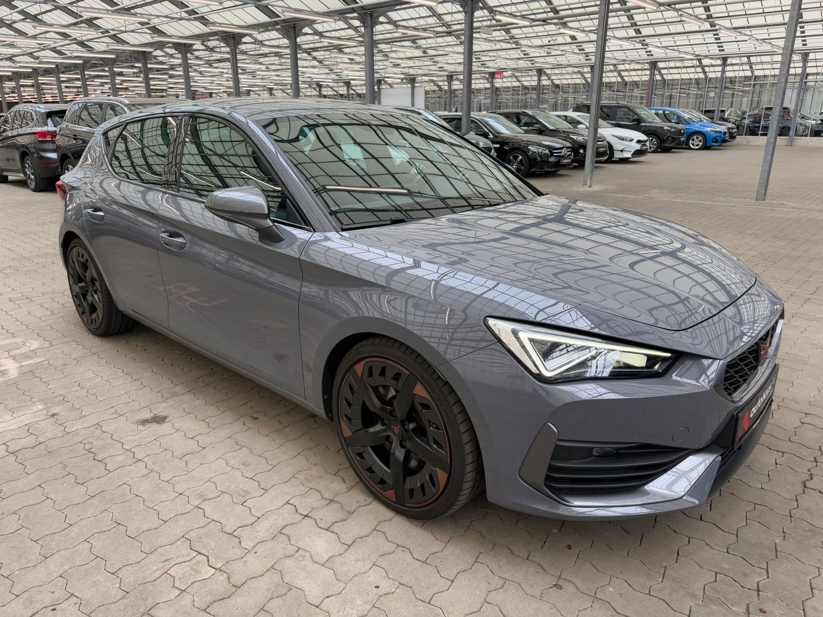 CUPRA Leon Limousine CUPRA Leon 2.0 TSI 221kW VZ DSG Schräghecklimousine #1