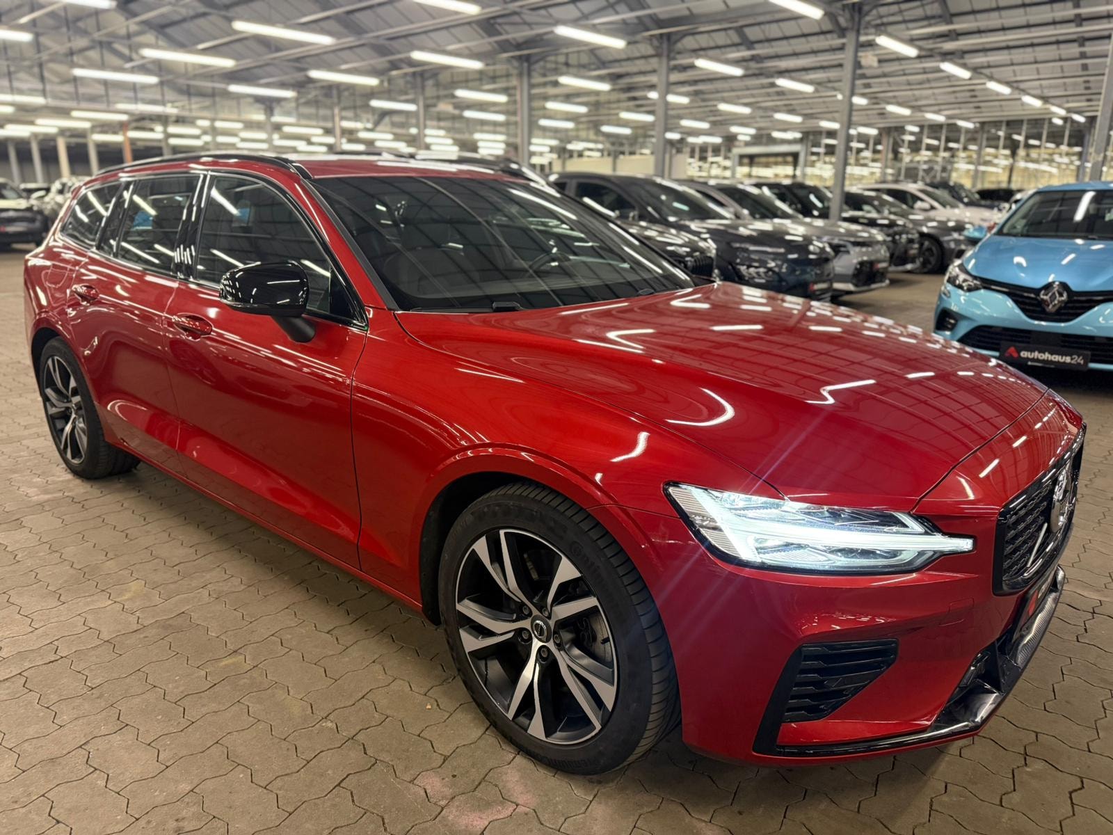 Volvo V60 Kombi VOLVO V60 T6 Recharge AWD Geartronic R Design Kombi #1