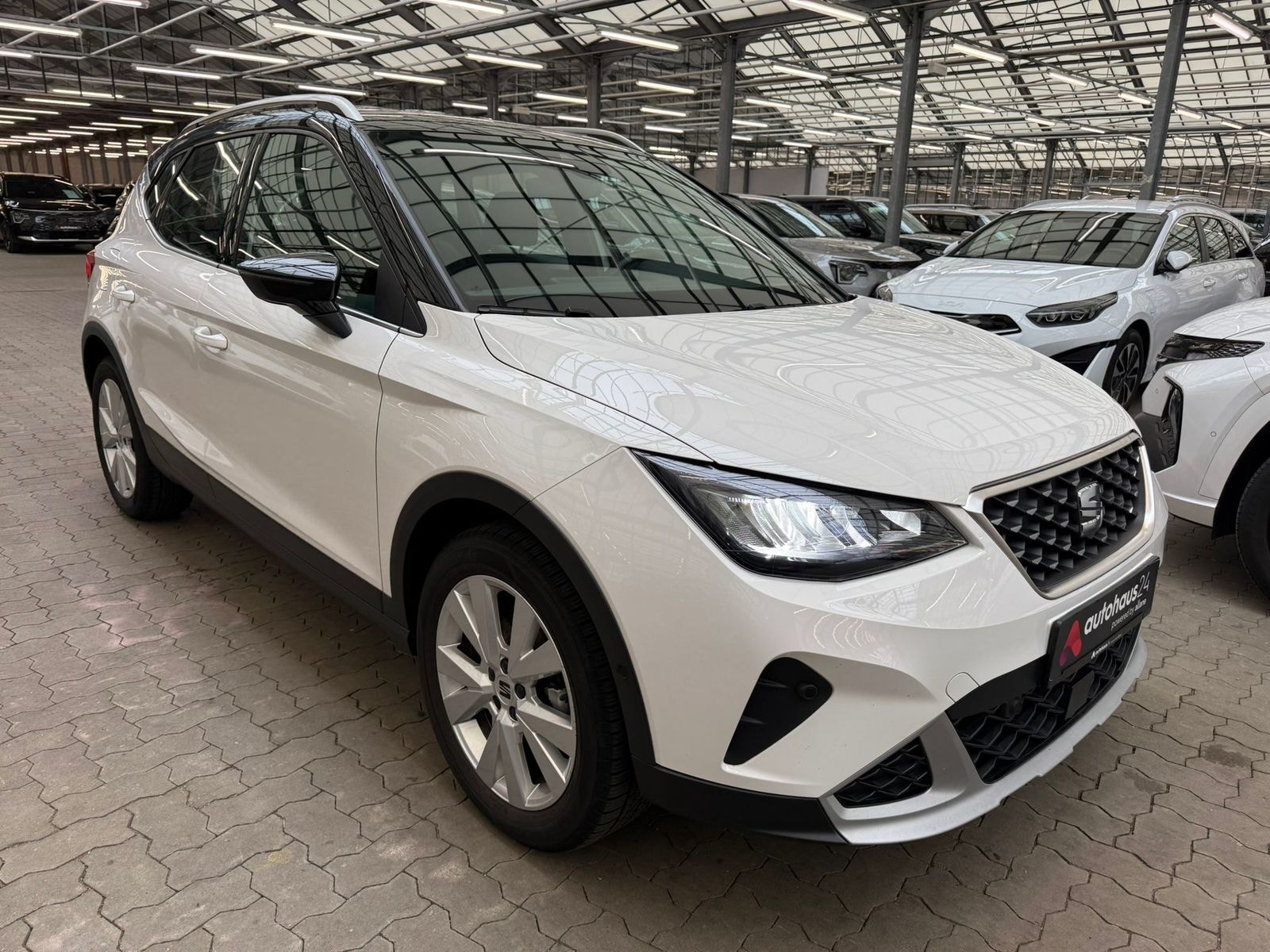 SEAT Arona SUV / Crossover / Geländewagen SEAT Arona 1.0 TSI 81kW Xperience DSG Sports Utility Vehicle #1