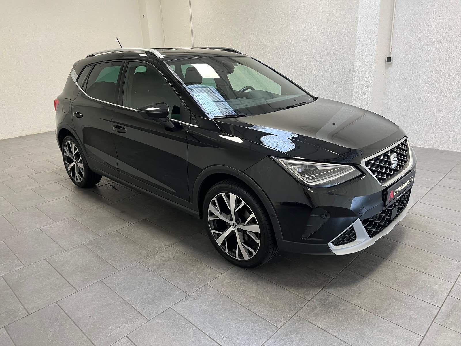 SEAT Arona SUV / Crossover / Geländewagen SEAT Arona 1.0 TSI 81kW Xperience DSG Sports Utility Vehicle #1