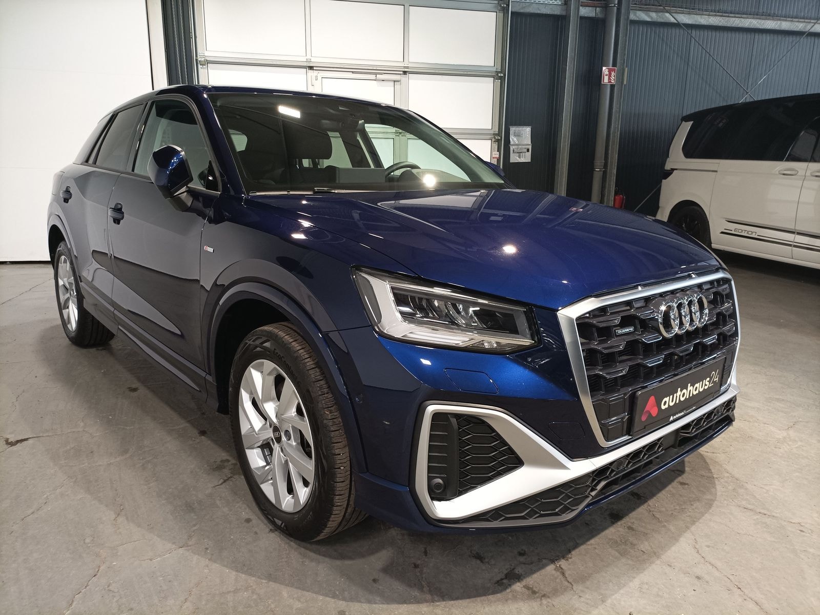 Audi Q2 SUV / Crossover / Geländewagen AUDI Q2 40 TFSI S tronic quattro S line Sports Utility Vehicle #1