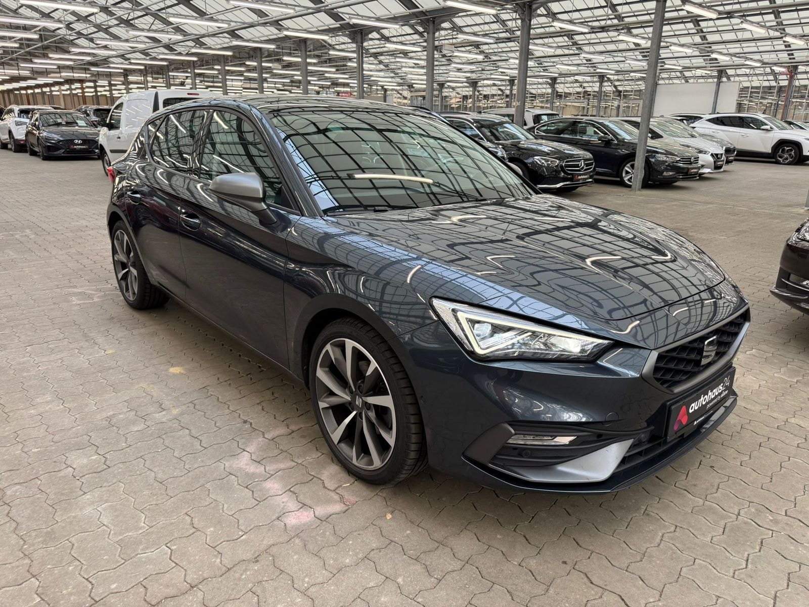 SEAT Leon Limousine SEAT Leon 1.5 eTSI ACT 110kW FR DSG Schräghecklimousine #1