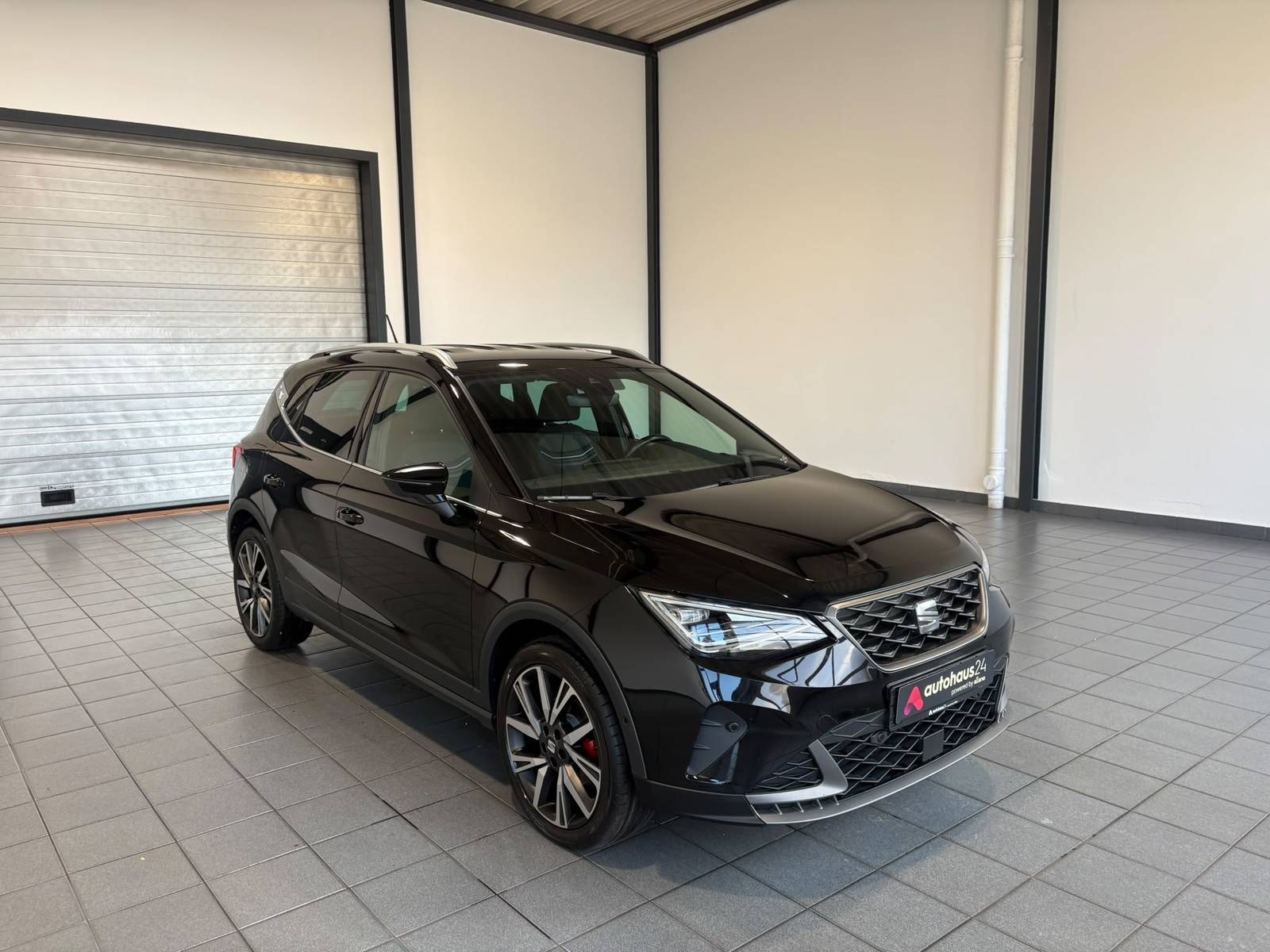 SEAT Arona SUV / Crossover / Geländewagen SEAT Arona 1.5 TSI 110kW FR DSG Sports Utility Vehicle #1