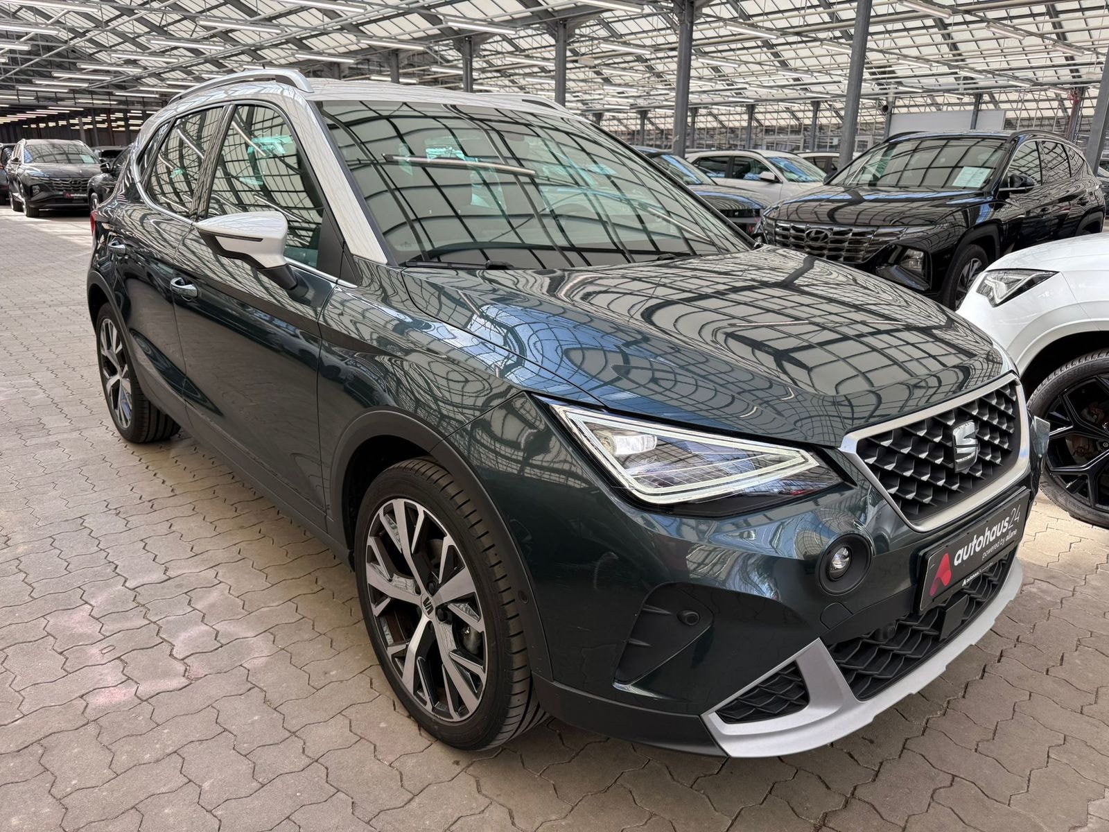 SEAT Arona SUV / Crossover / Geländewagen SEAT Arona 1.0 TSI 81kW Xperience DSG Sports Utility Vehicle #1