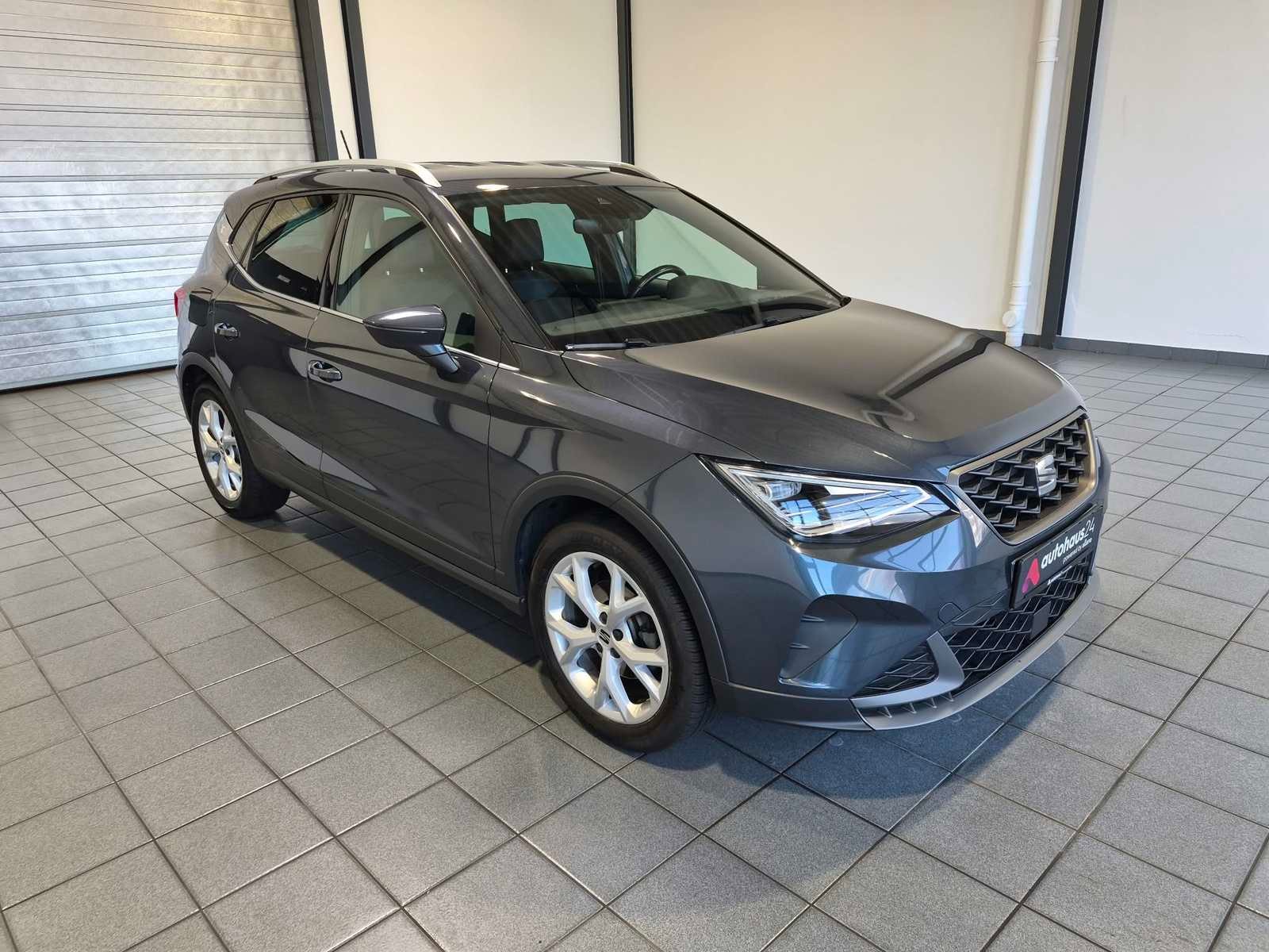 SEAT Arona SUV / Crossover / Geländewagen SEAT Arona 1.5 TSI 110kW FR DSG Sports Utility Vehicle #1