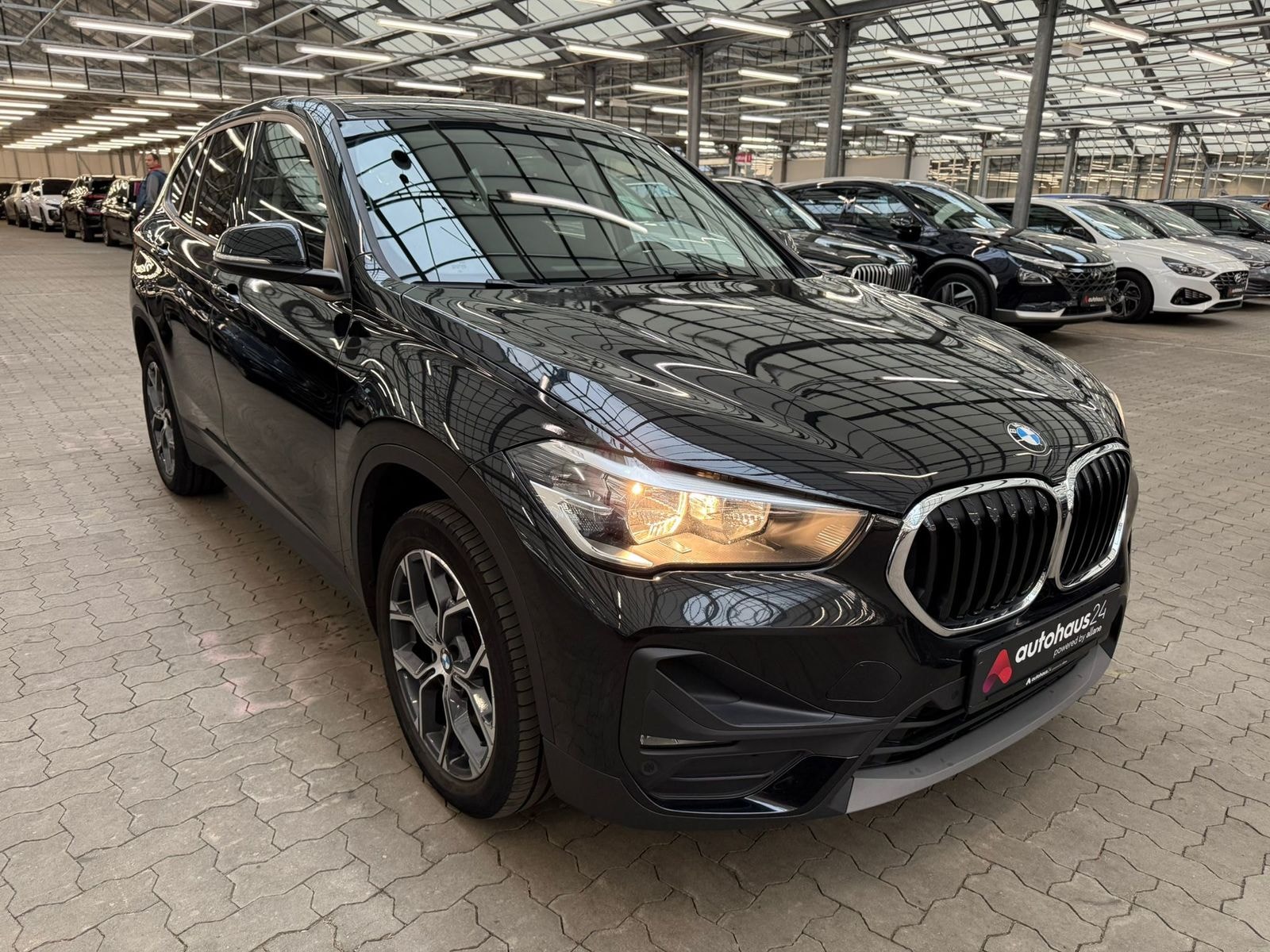 BMW X1 SUV / Crossover / Geländewagen BMW X1 sDrive20d Advantage Steptronic Sports Utility Vehicle #1
