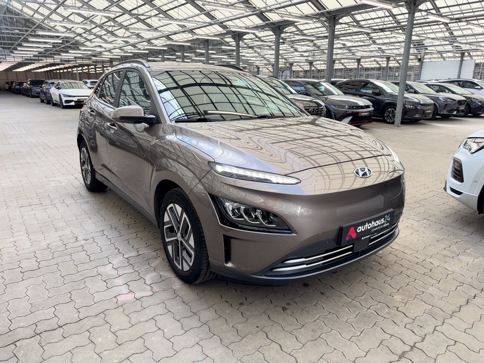 Hyundai Kona SUV / Crossover / Geländewagen HYUNDAI Kona ELEKTRO 100kW Sports Utility Vehicle #1