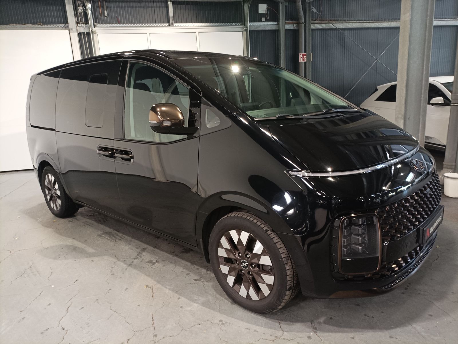 Hyundai Staria Kleinbus / Van HYUNDAI Staria 2.2 CRDi Signature Automatik 2WD Van #1