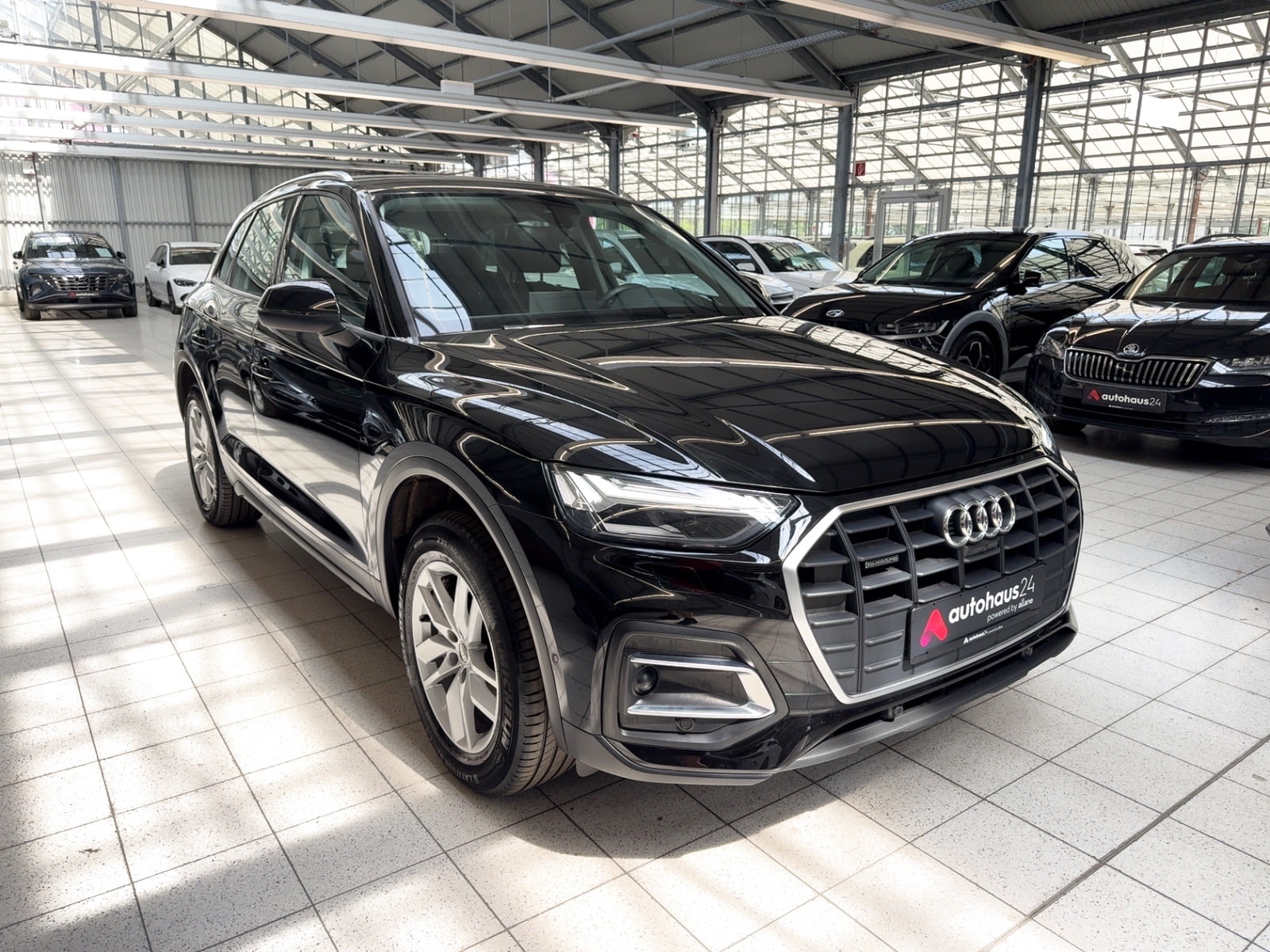 Audi Q5 SUV / Crossover / Geländewagen AUDI Q5 50 TFSI e S tronic quattro Sports Utility Vehicle #1
