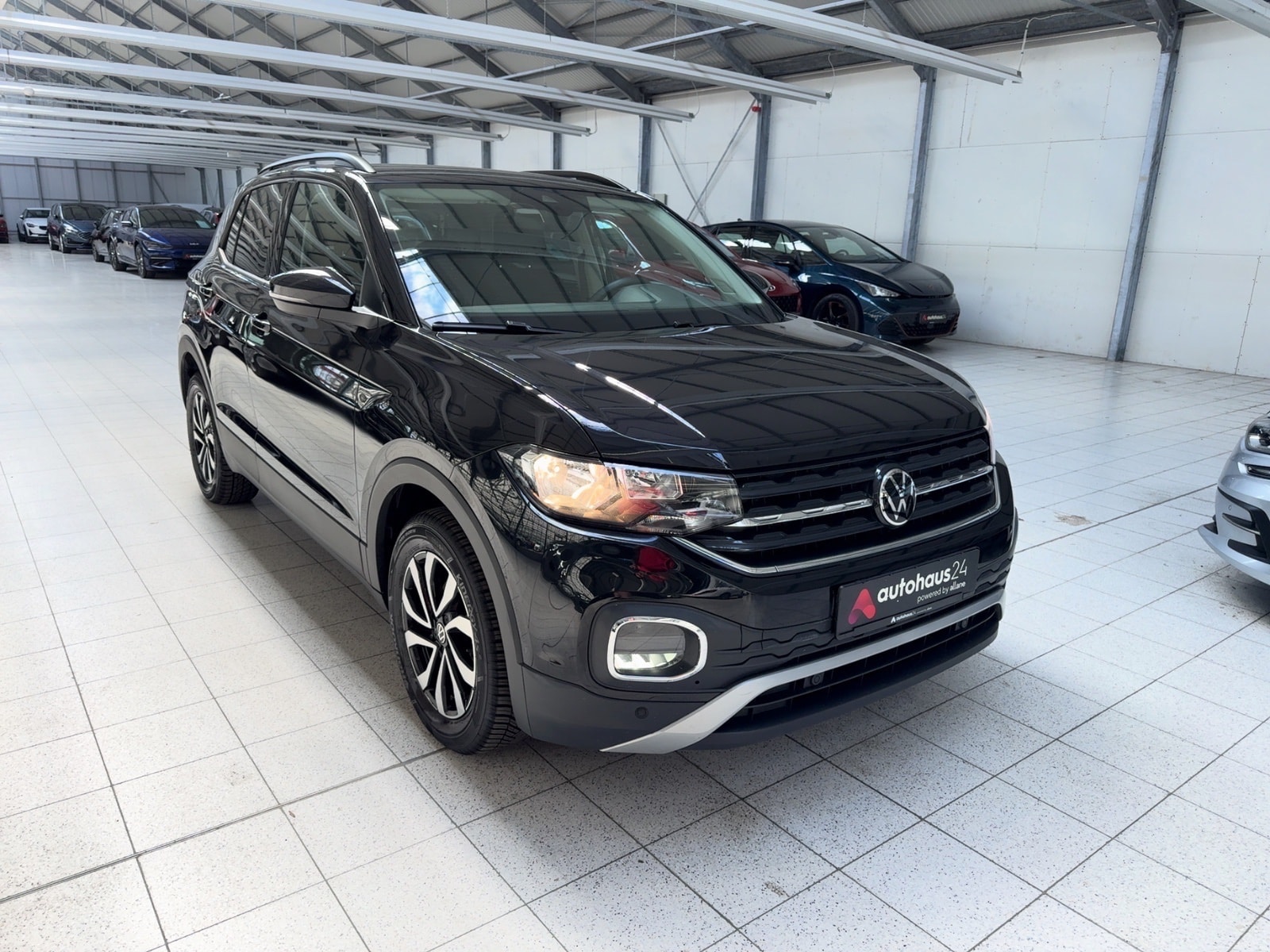Volkswagen T-Cross SUV / Crossover / Geländewagen VOLKSWAGEN T-Cross 1.0 TSI OPF 81 kW ACTIVE Sports Utility Vehicle #1