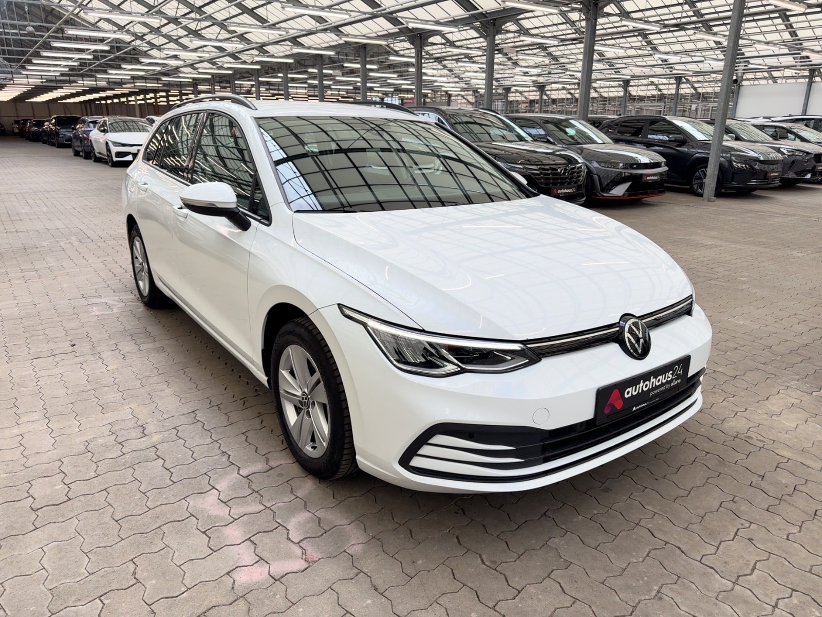 Volkswagen Golf Kombi VOLKSWAGEN Golf 2.0 TDI SCR 85kW DSG Life Variant Kombi #1