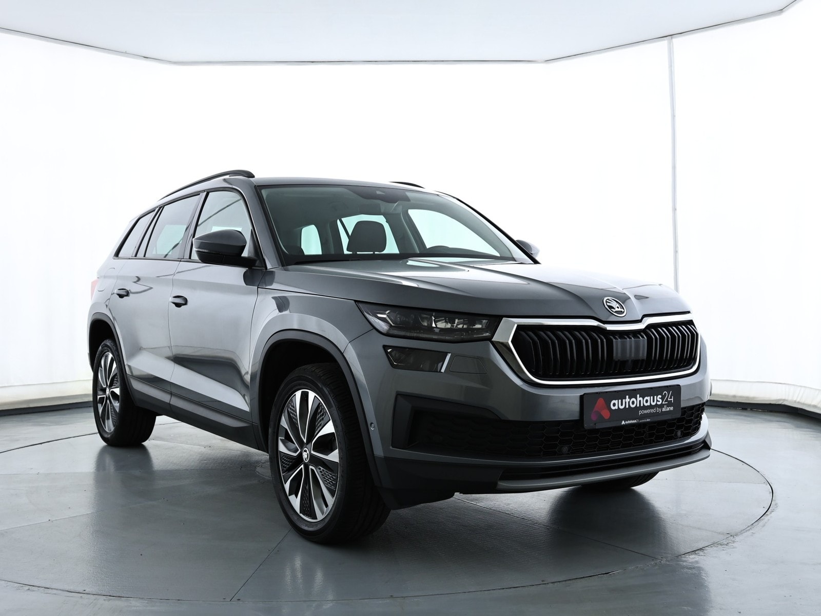 ŠKODA Kodiaq SUV / Crossover / Geländewagen SKODA Kodiaq 2.0l TDI 147kW DSG 4x4 TOUR Sports Utility Vehicle #1