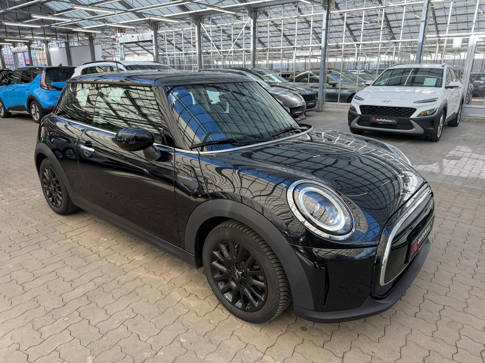 MINI 3-Türer Limousine MINI MINI One Essential Trim Schräghecklimousine #1