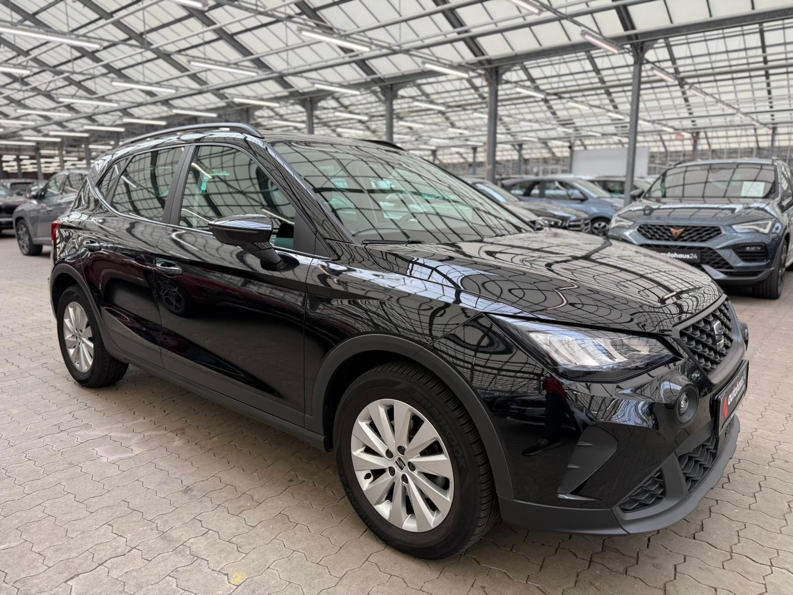 SEAT Arona SUV / Crossover / Geländewagen SEAT Arona 1.0 TSI 70kW Style Sports Utility Vehicle #1