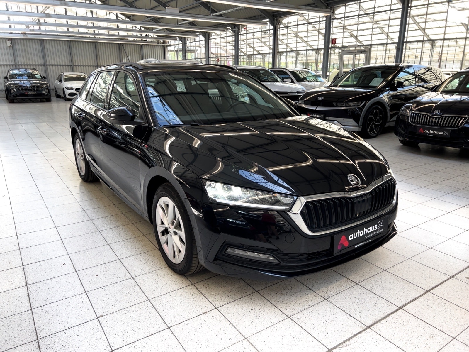 ŠKODA Octavia Kombi SKODA Octavia 2.0 TDI 110kW AMBITION COMBI Kombi #1