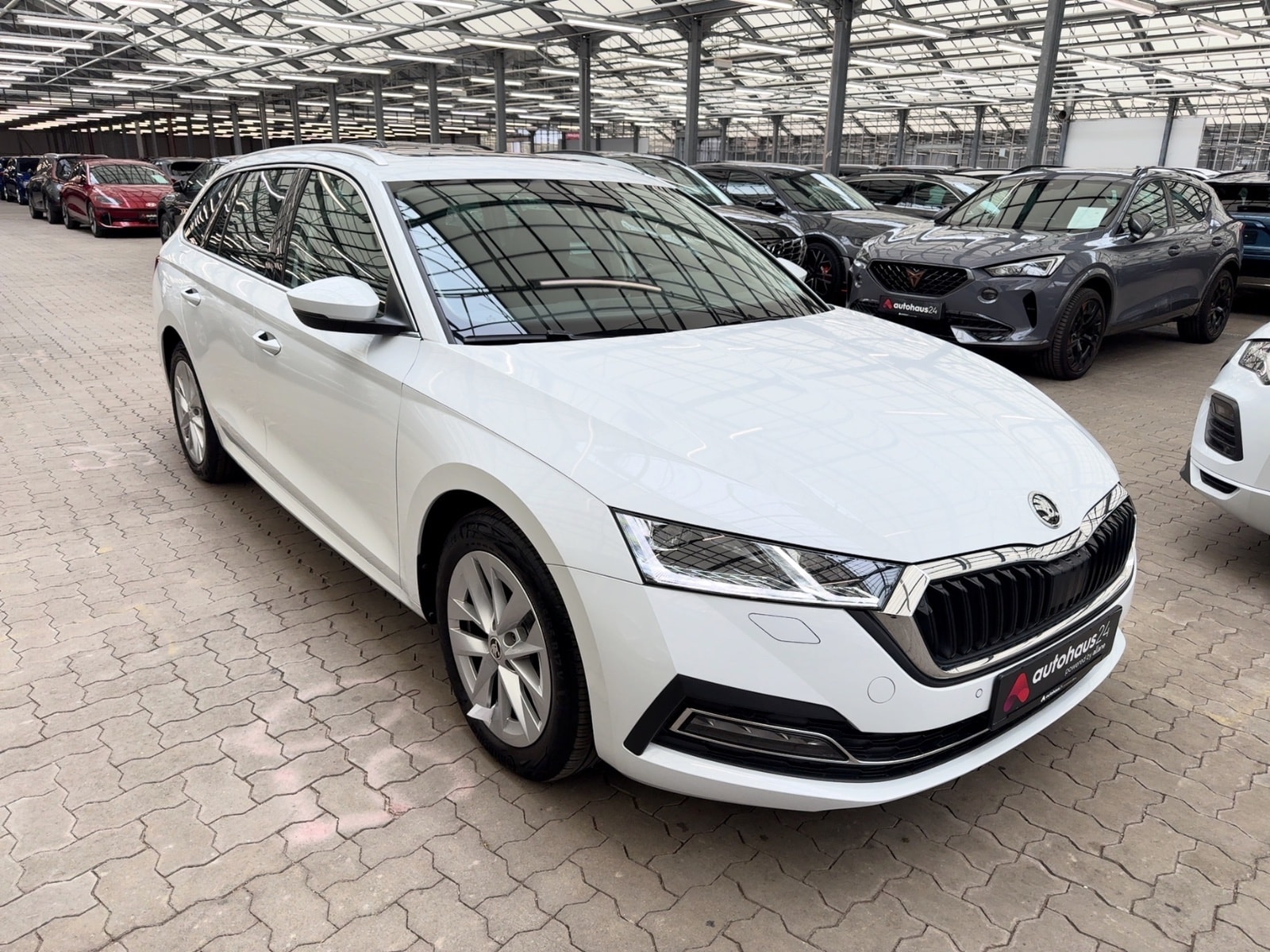 ŠKODA Octavia Kombi SKODA Octavia 2.0 TDI 110kW DSG STYLE COMBI Kombi #1