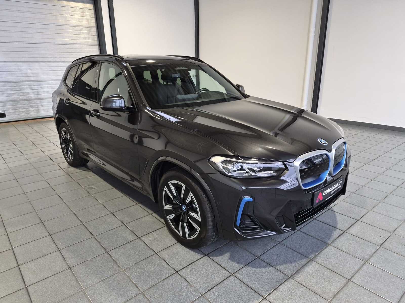 BMW iX3 SUV / Crossover / Geländewagen BMW ix3 80KWH INSPIRING Auto Sports Utility Vehicle #1