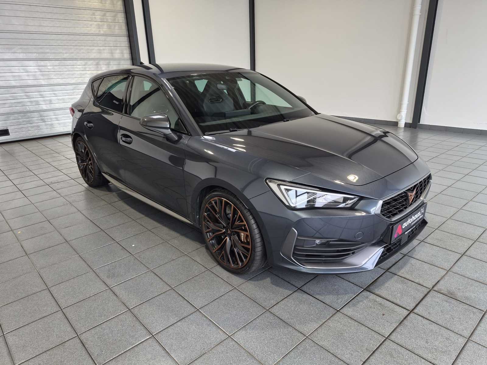 CUPRA Leon Limousine CUPRA Leon 2.0 TSI 221kW VZ DSG Schräghecklimousine #1