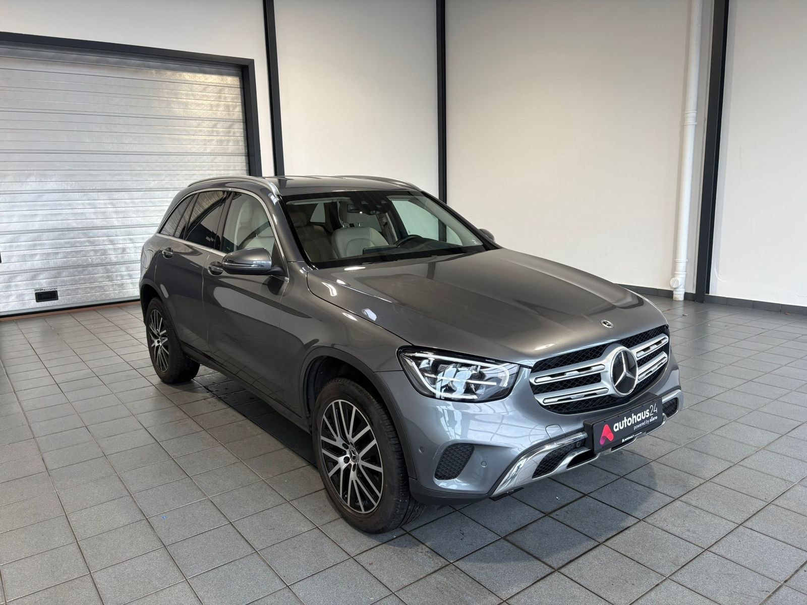 Mercedes-Benz GLC-Klasse SUV / Crossover / Geländewagen MERCEDES GLC GLC 200 4MATIC Autom. Sports Utility Vehicle #1