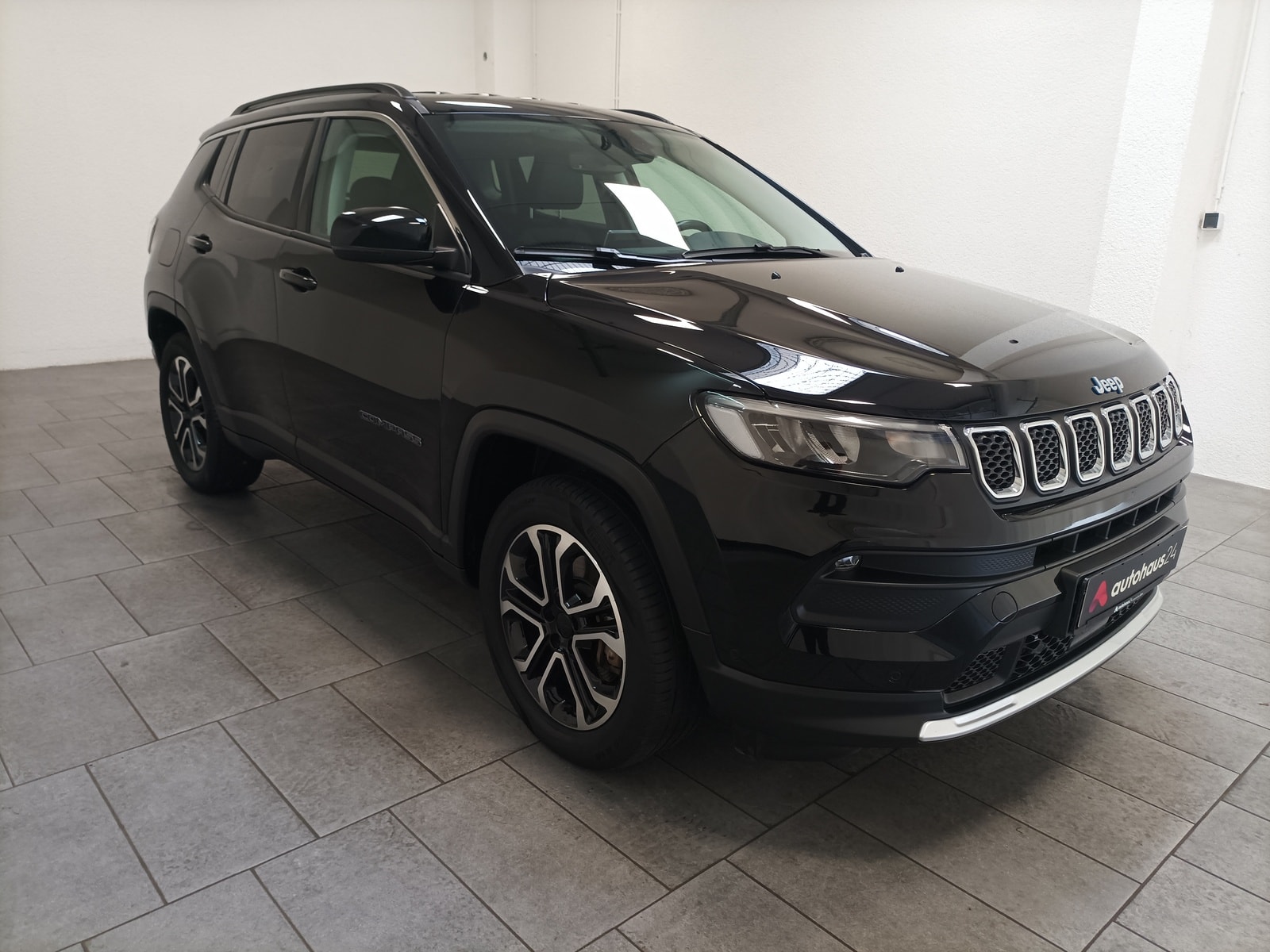Jeep Compass SUV / Crossover / Geländewagen JEEP Compass 1.3l T4-PHEV 140kW Limited Auto. 4WD Sports Utility Vehicle #1