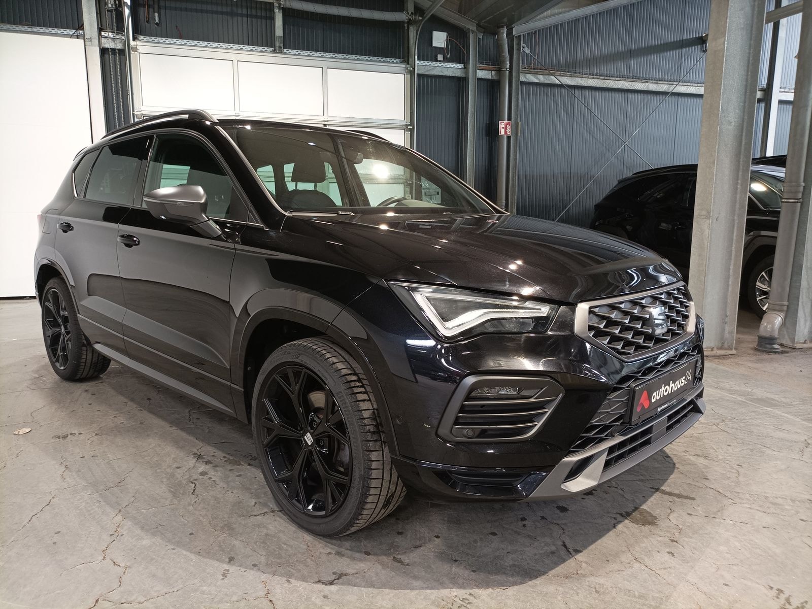 SEAT Ateca SUV / Crossover / Geländewagen SEAT Ateca 2.0 TSI 140kW FR 4Drive DSG Sports Utility Vehicle #1