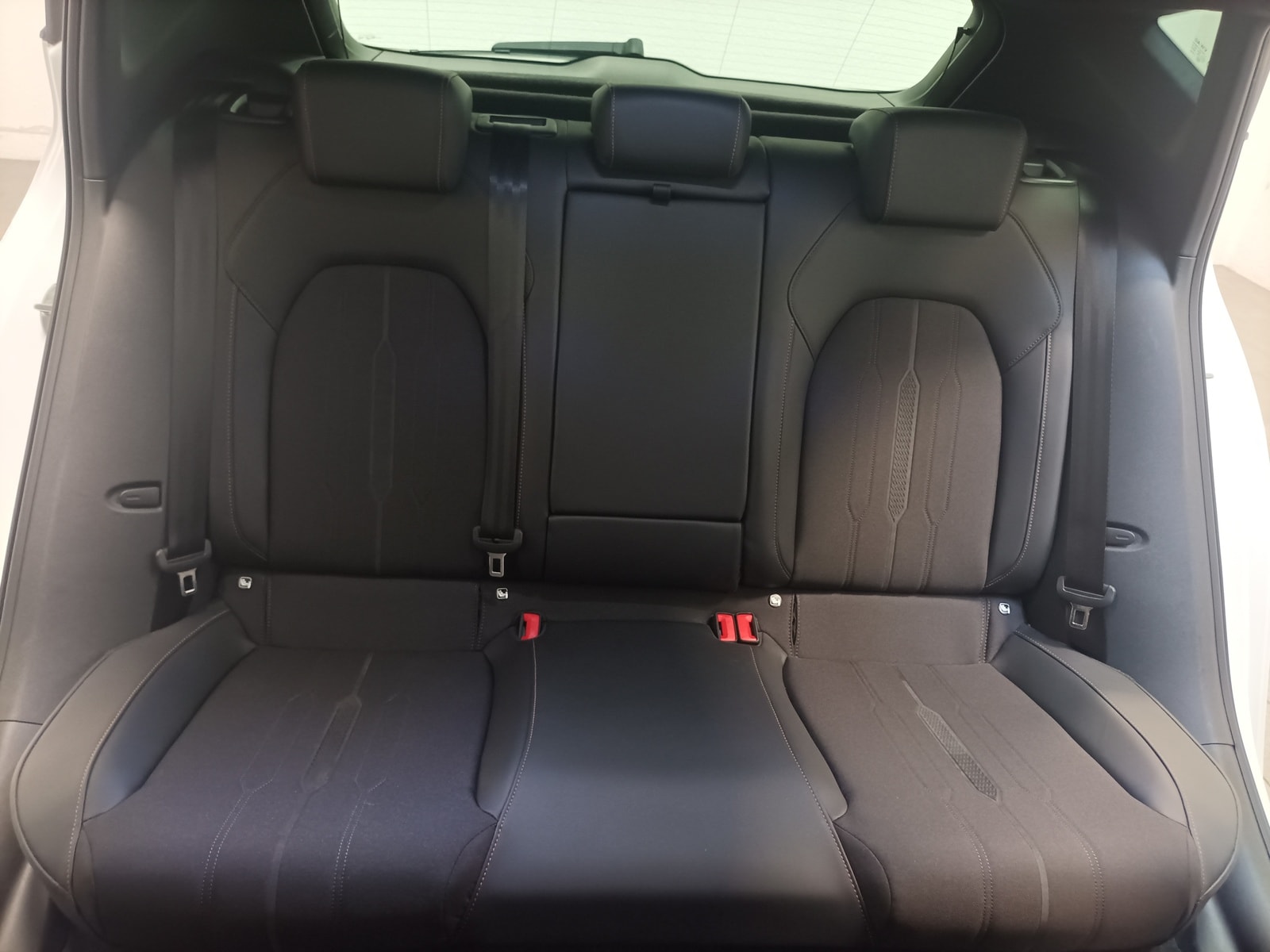 SEAT Leon Limousine CUPRA Leon 1.4 e-HYBRID 180kW VZ DSG Schräghecklimousine #1