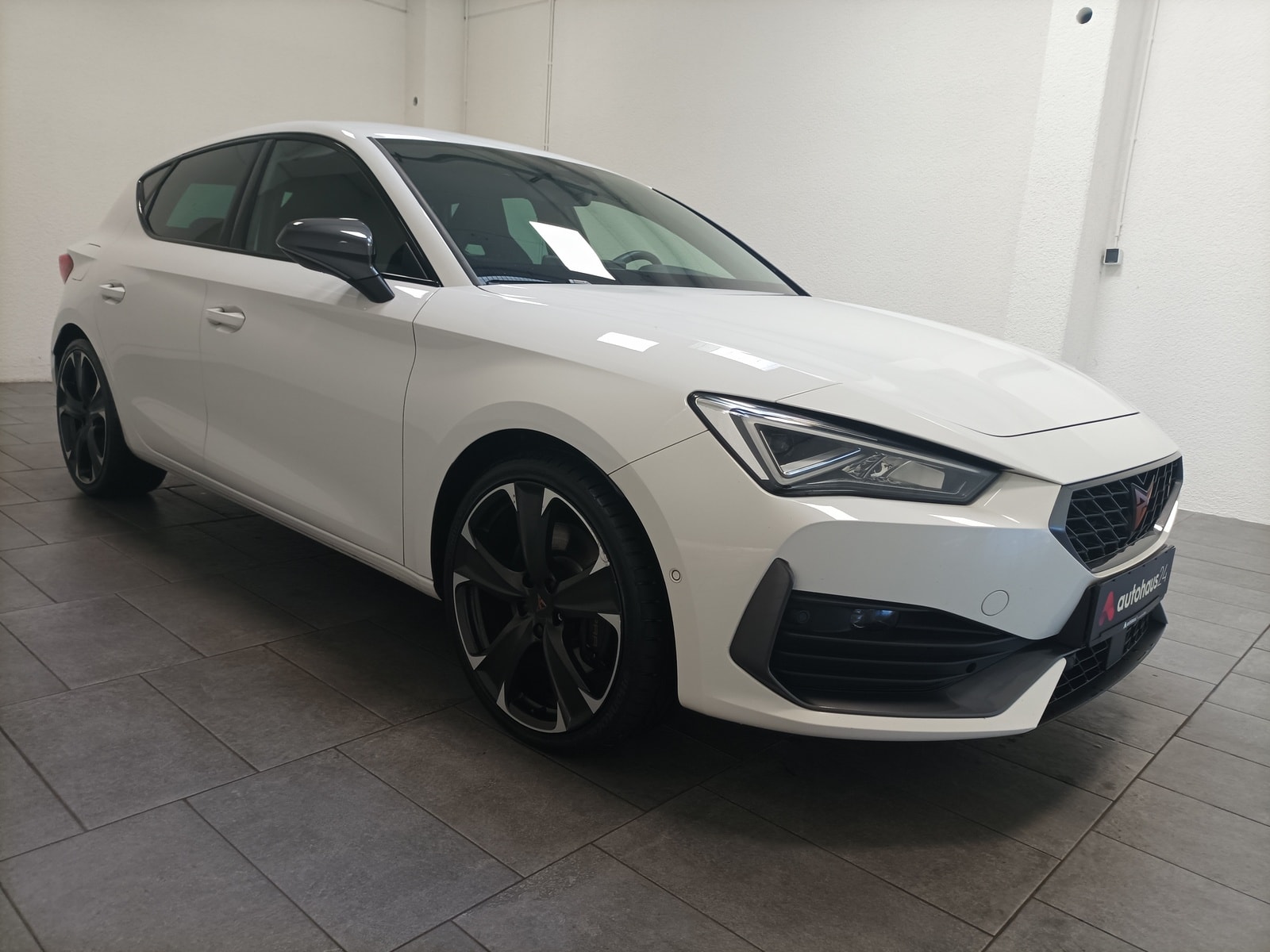 SEAT Leon Limousine CUPRA Leon 1.4 e-HYBRID 180kW VZ DSG Schräghecklimousine #1