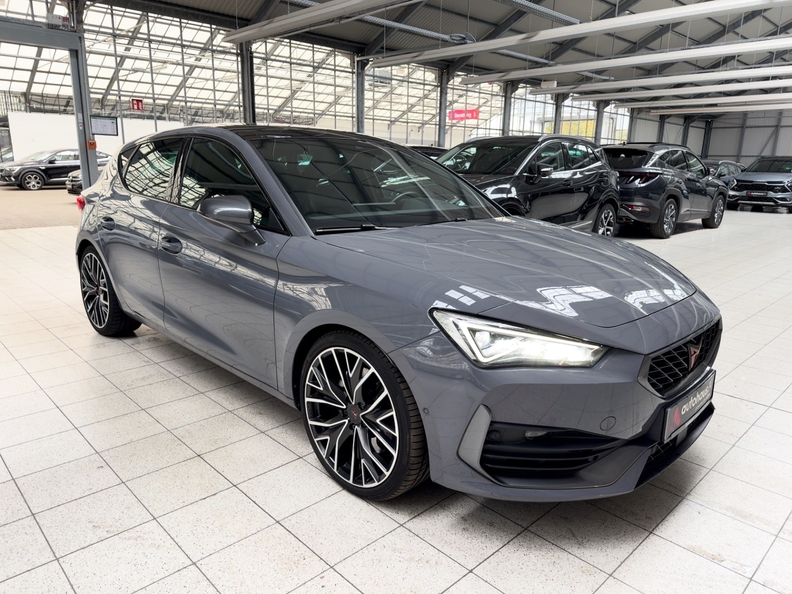 CUPRA Leon Limousine CUPRA Leon 2.0 TSI 221kW VZ DSG Schräghecklimousine #1