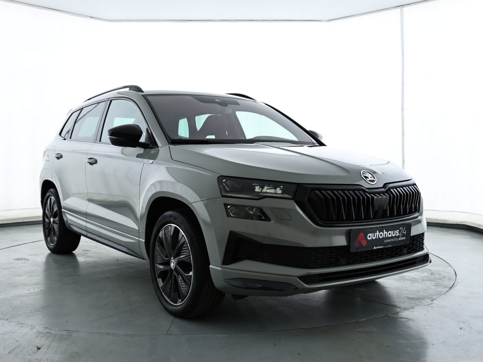 ŠKODA Karoq SUV / Crossover / Geländewagen SKODA Karoq 2.0l TDI DSG 4x4 SPORTLINE Sports Utility Vehicle #1