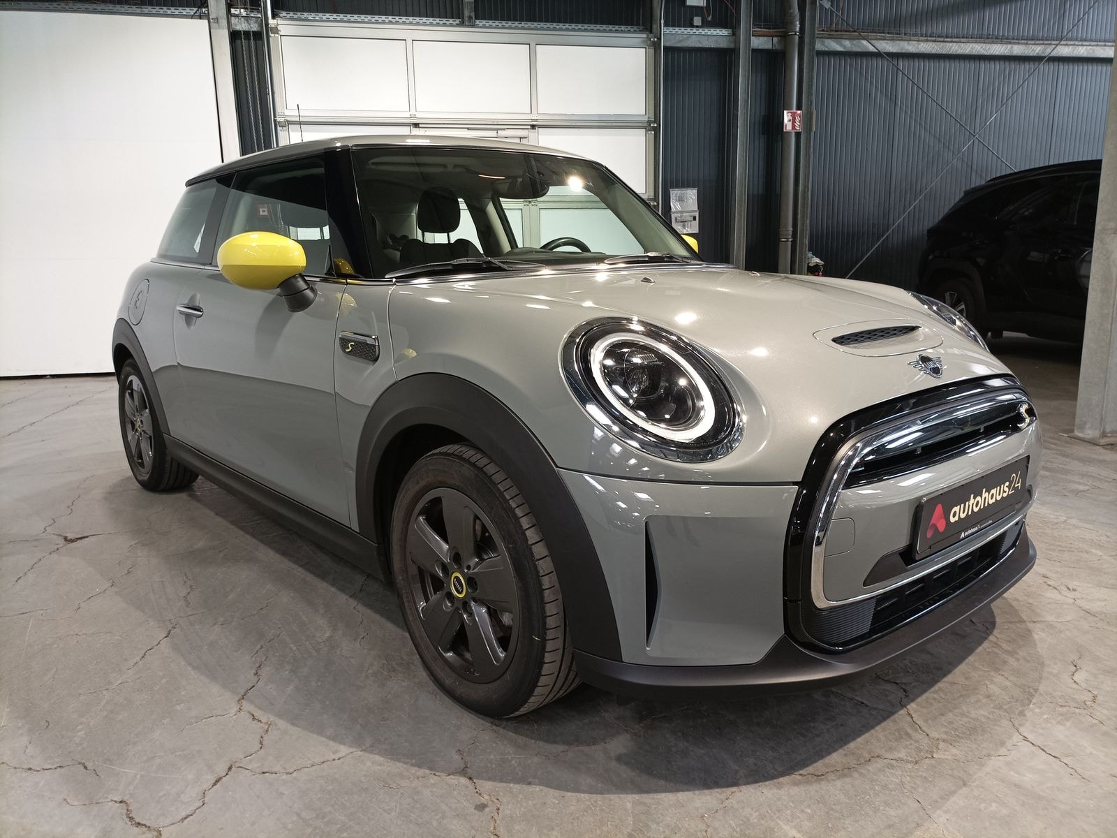 MINI 3-Türer Limousine MINI COOPER SE Cooper SE Essential Trim Schräghecklimousine #1
