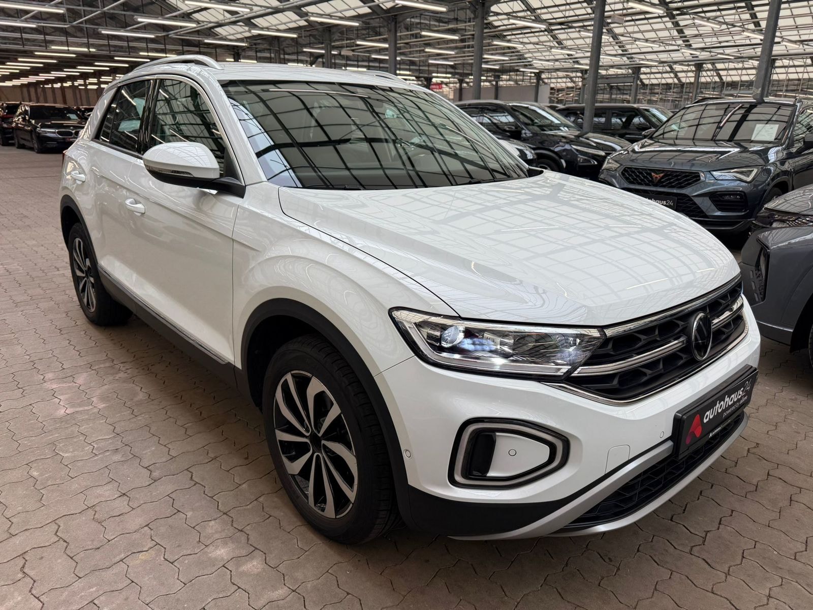 Volkswagen T-Roc SUV / Crossover / Geländewagen VOLKSWAGEN T-Roc 1.5 TSI OPF DSG Style Sports Utility Vehicle #1