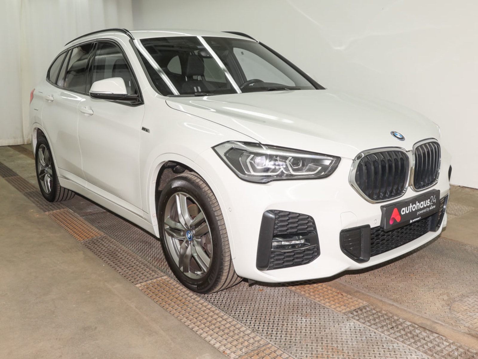 BMW X1 SUV / Crossover / Geländewagen BMW X1 xDrive25e M Sport Steptronic Sports Utility Vehicle #1