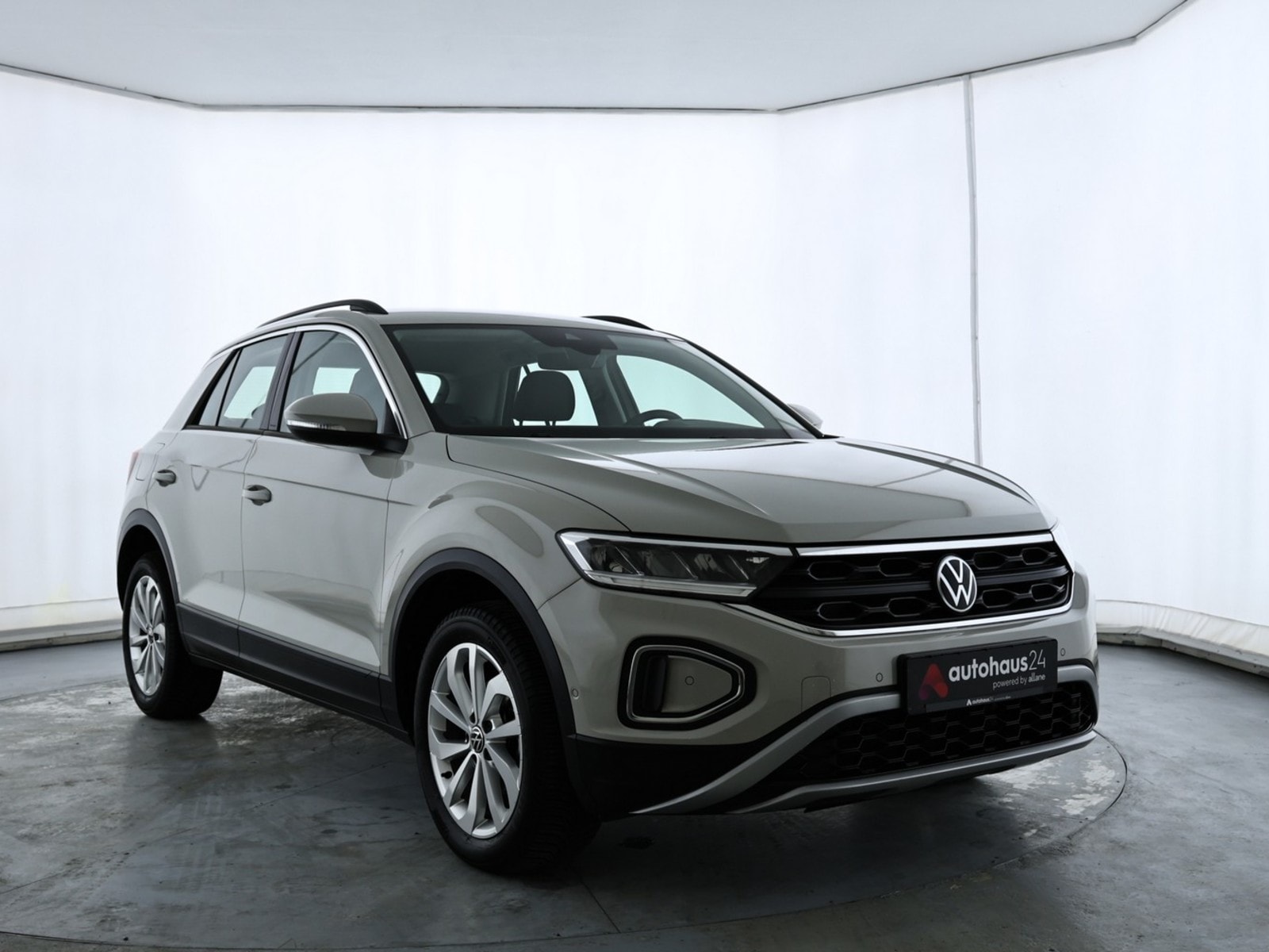 Volkswagen T-Roc SUV / Crossover / Geländewagen VOLKSWAGEN T-Roc 1.5 TSI OPF Life Sports Utility Vehicle #1