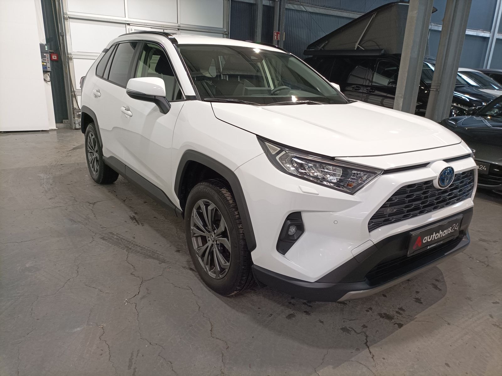 Toyota RAV4 SUV / Crossover / Geländewagen TOYOTA RAV4 2.5 Hybrid Auto CVT (4x2) Club Sports Utility Vehicle #1