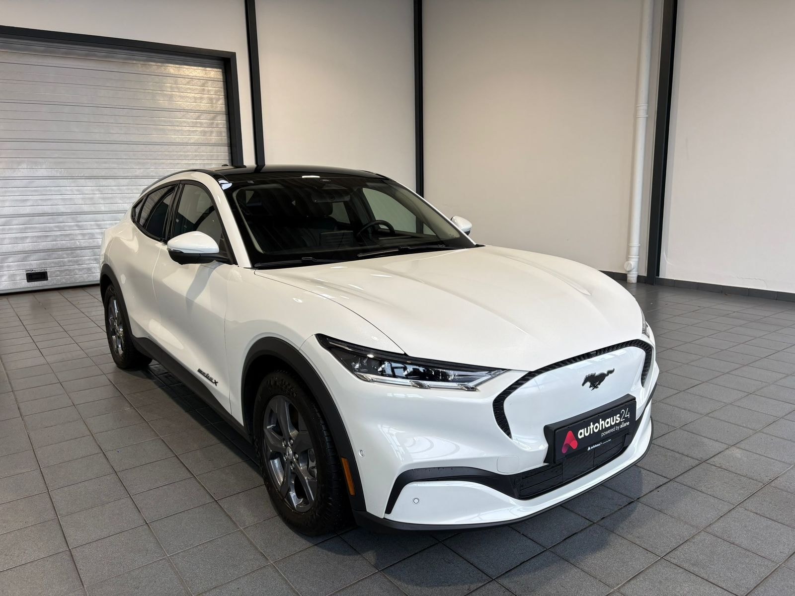 Ford Mustang SUV / Crossover / Geländewagen FORD Mustang Mach-E 99 kWh Sports Utility Vehicle #1