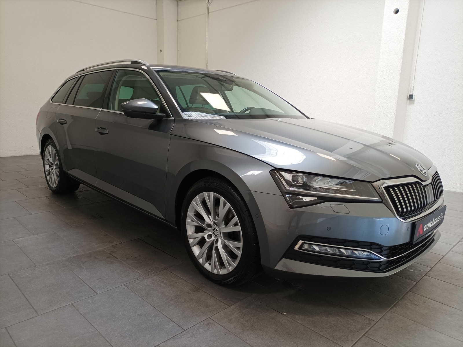 ŠKODA Superb Kombi SKODA Superb 2.0 TDI SCR 147kW DSG 4x4 PREM EDI COMBI Kombi #1