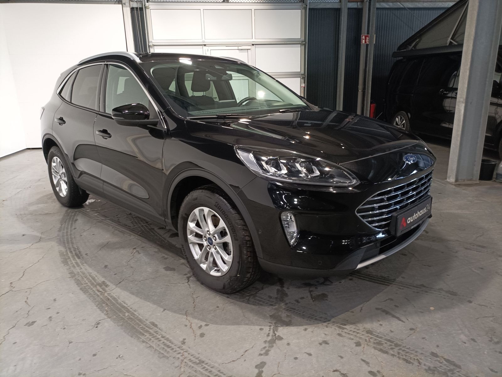 Fiat 124 Spider SUV / Crossover / Geländewagen FORD Kuga 2.5 Duratec PHEV Titanium CVT Sports Utility Vehicle #1