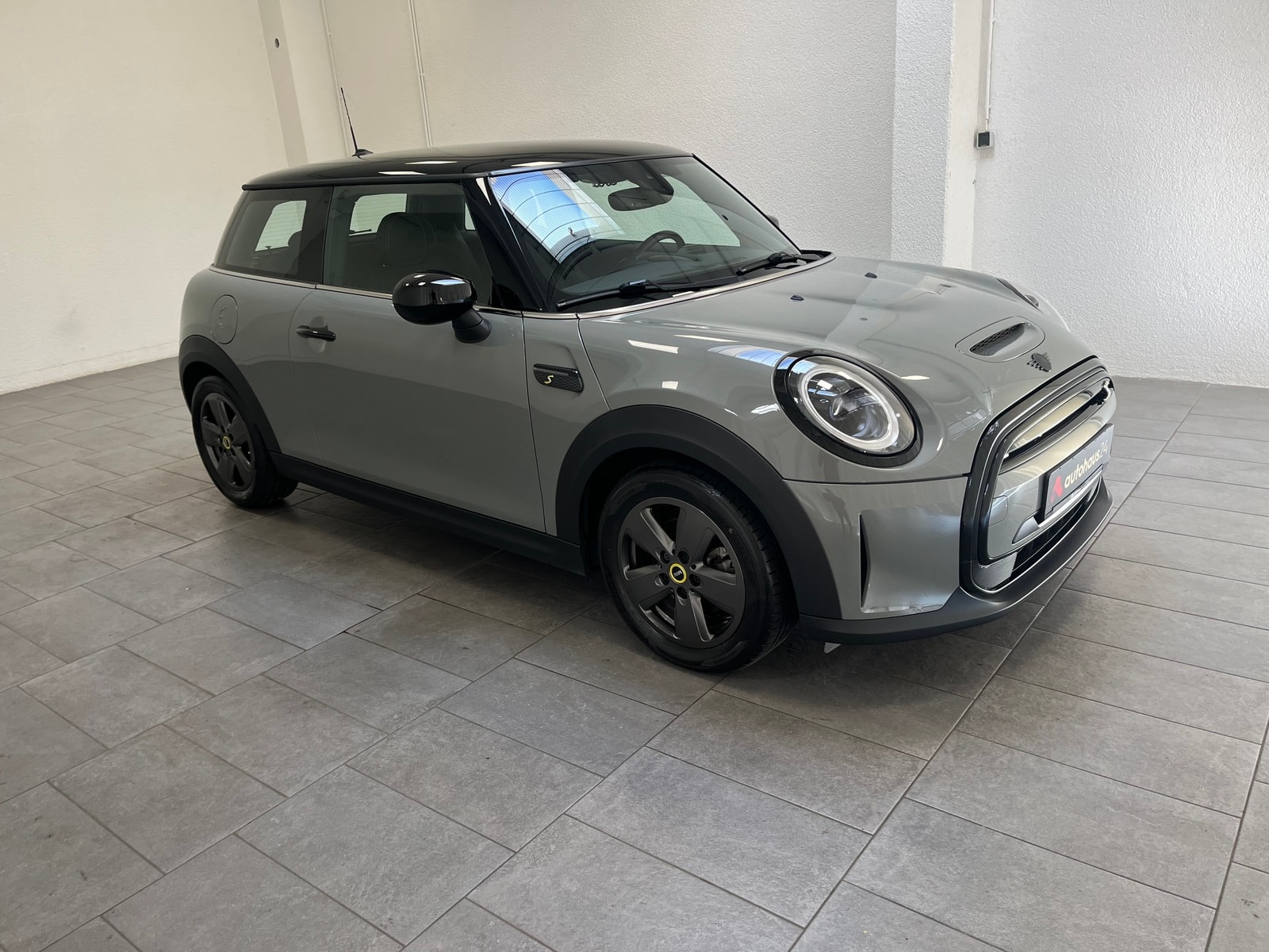 MINI 3-Türer Limousine MINI COOPER SE Cooper SE Essential Trim Schräghecklimousine #1