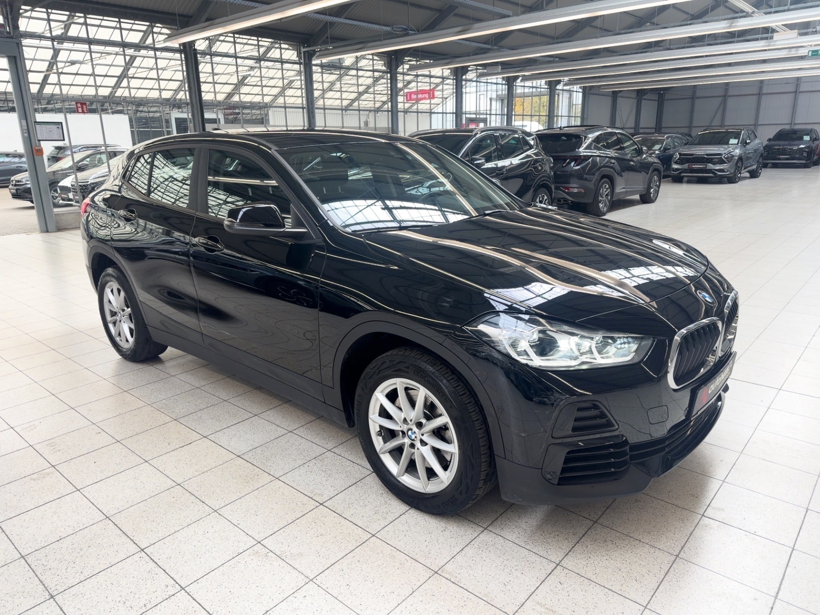 BMW X2 SUV / Crossover / Geländewagen BMW X2 sDrive20i Advantage Steptronic DCT Sports Utility Vehicle #1