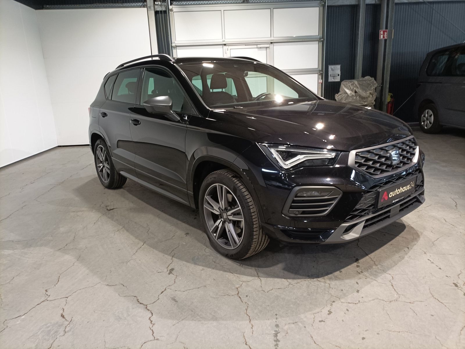 SEAT Ateca SUV / Crossover / Geländewagen SEAT Ateca 2.0 TSI 140kW FR 4Drive DSG Sports Utility Vehicle #1