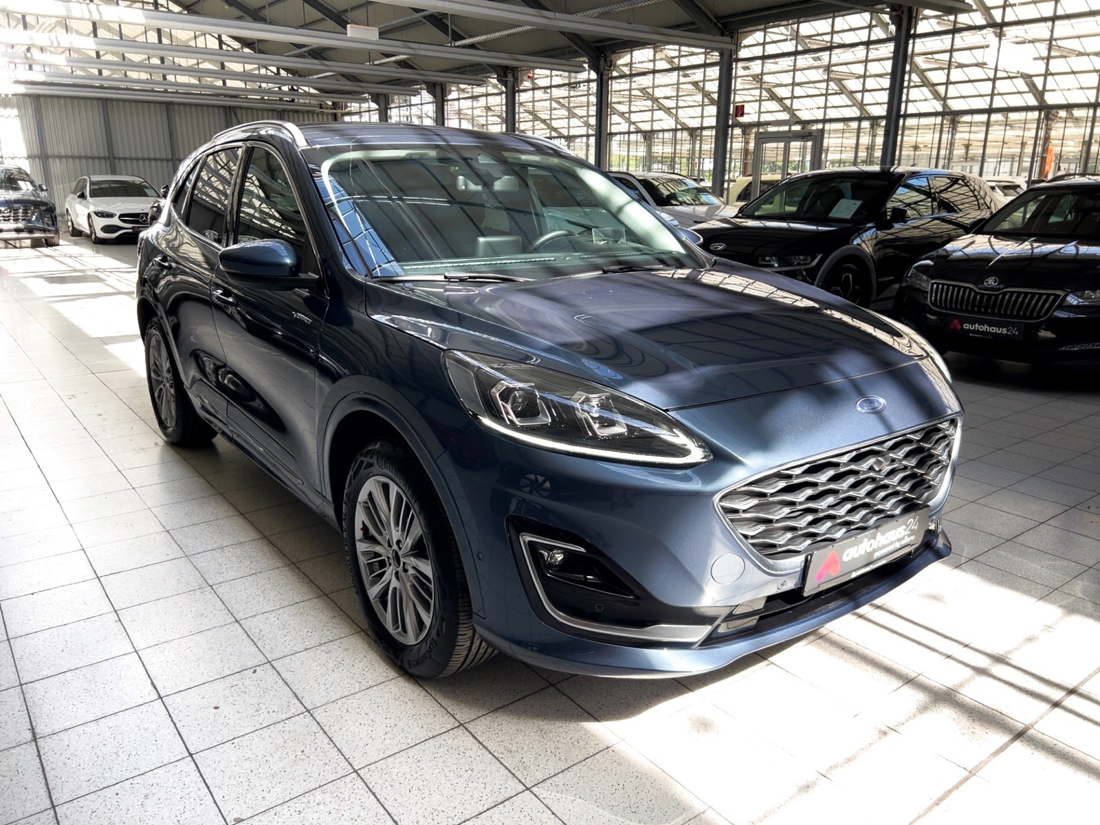 Ford Kuga SUV / Crossover / Geländewagen FORD Kuga 2.5 Duratec PHEV Vignale CVT Sports Utility Vehicle #1