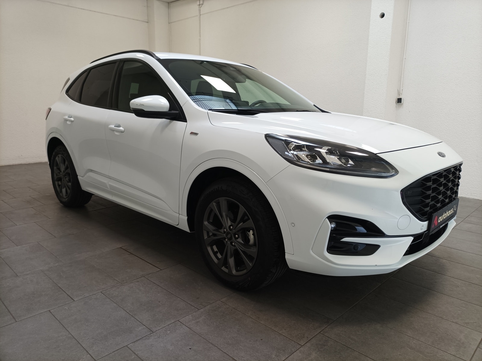 Ford Kuga SUV / Crossover / Geländewagen FORD Kuga 2.5 Duratec FHEV ST-Line X CVT 4WD Sports Utility Vehicle #1