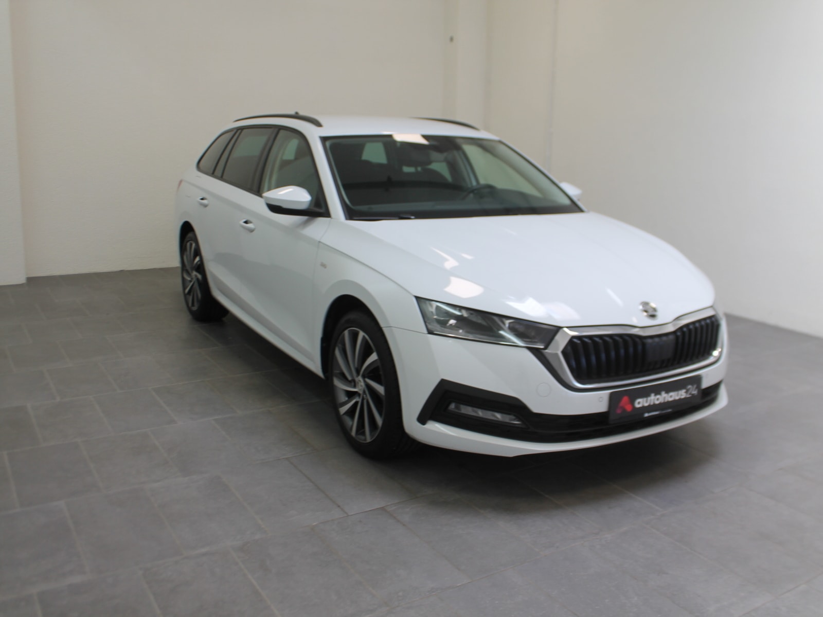 ŠKODA Octavia Kombi SKODA Octavia 2.0 TDI 110kW DSG TOUR COMBI Kombi #1