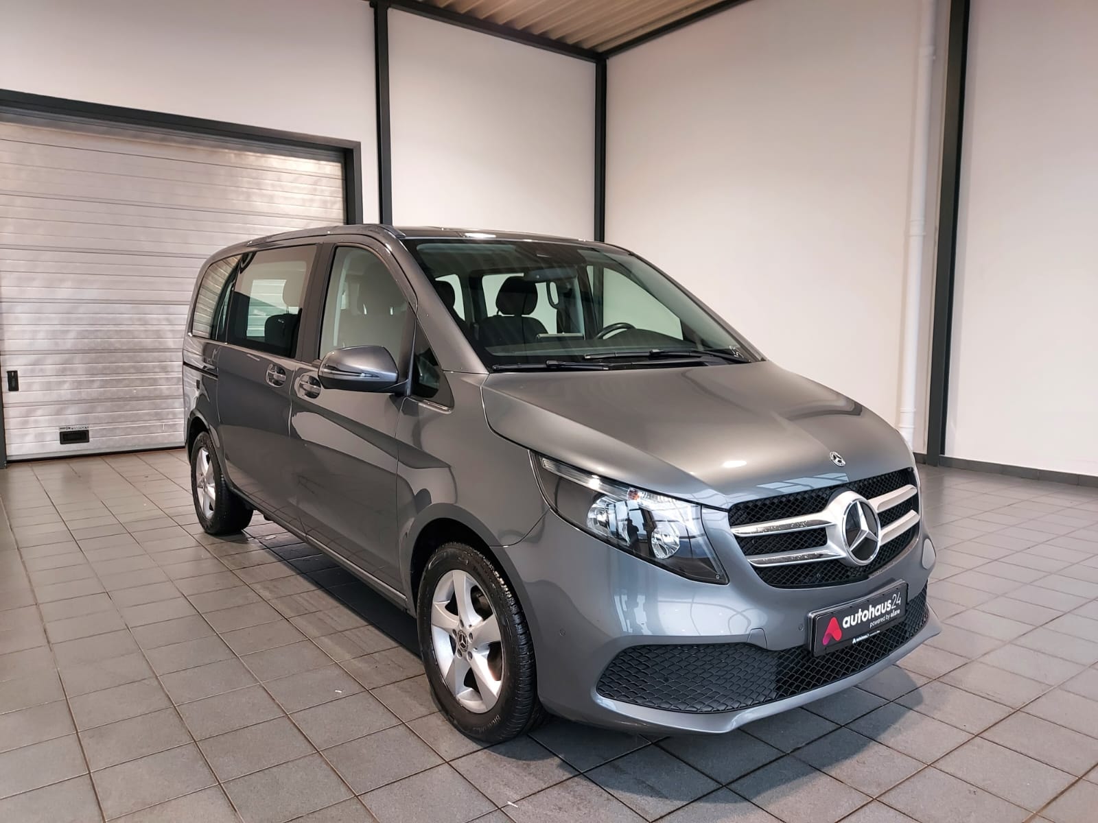 Mercedes-Benz V-Klasse Kleinbus / Van MERCEDES V-Klasse V 220 d Aut. RISE kompakt Van #1