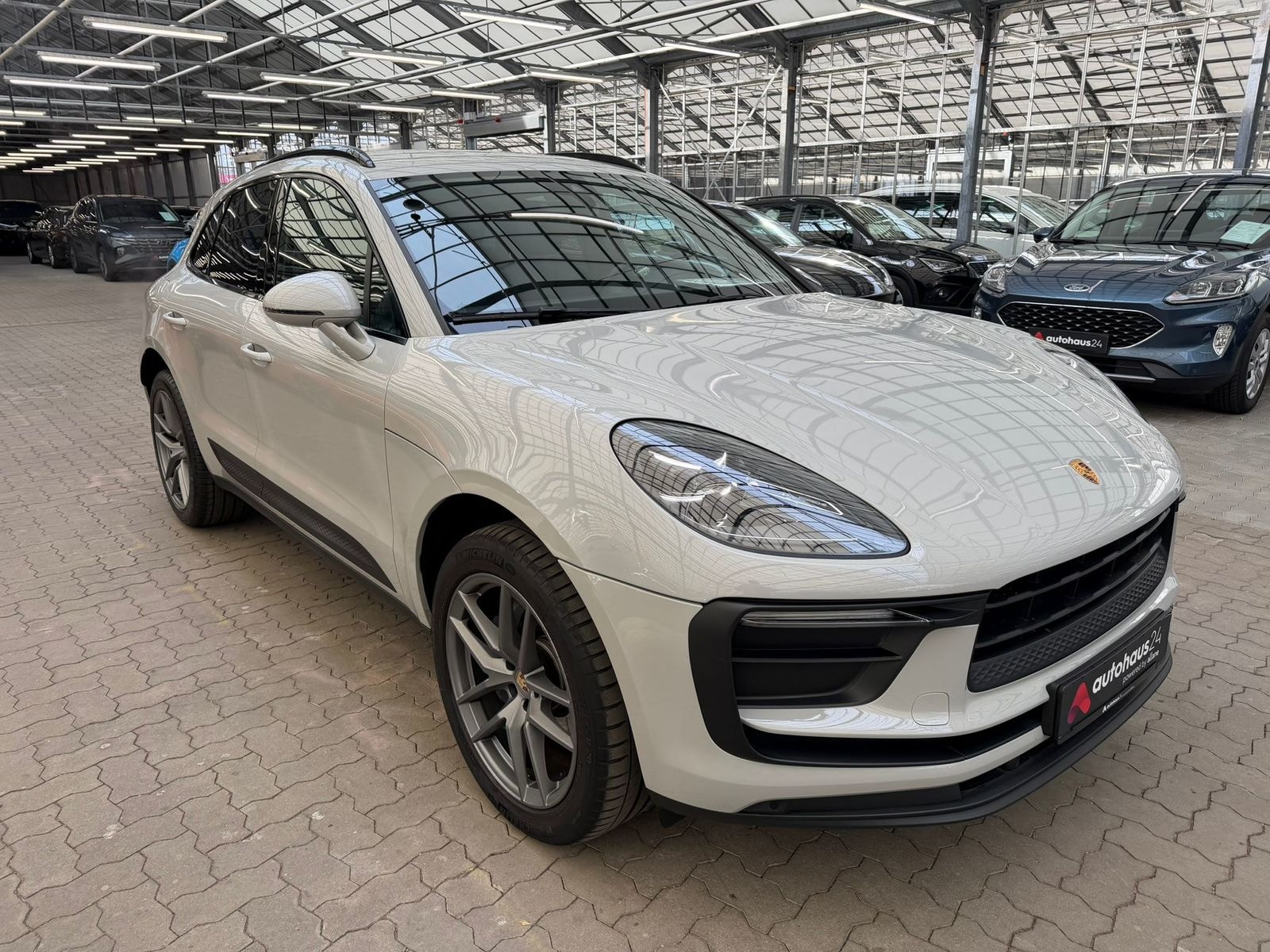 Porsche Macan SUV / Crossover / Geländewagen PORSCHE Macan - Sports Utility Vehicle #1